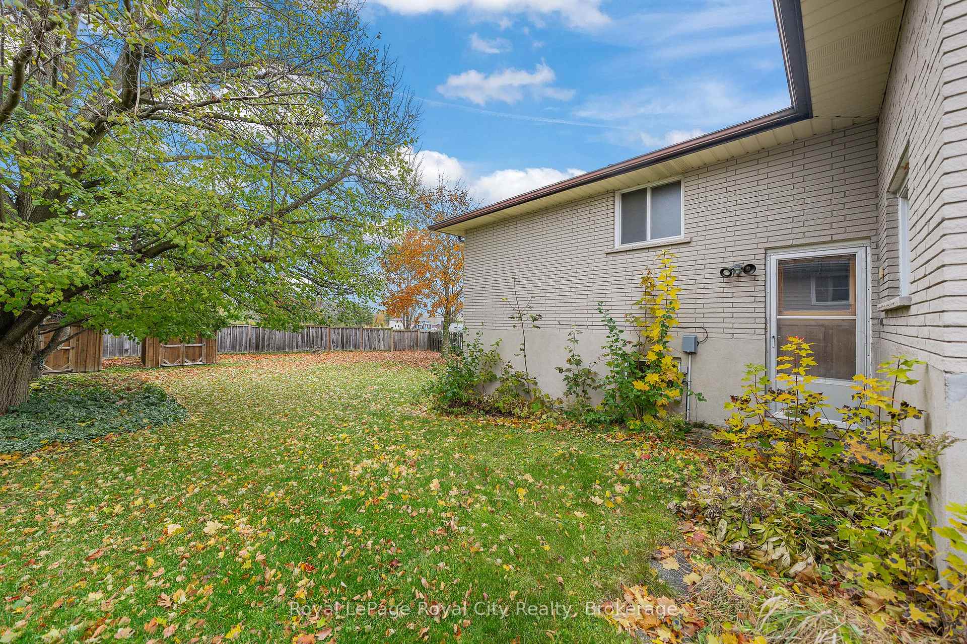 Photo 24 of 17 Muskoka Drive, Guelph, Victoria North — HOMEH