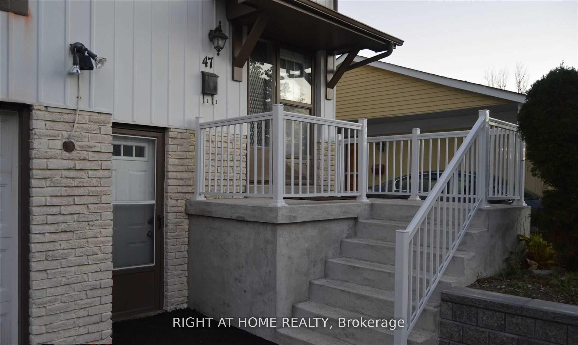 Photo 2 of Unit Upper, 47 Salisbury Circle, Brampton, Brampton North — HOMEH