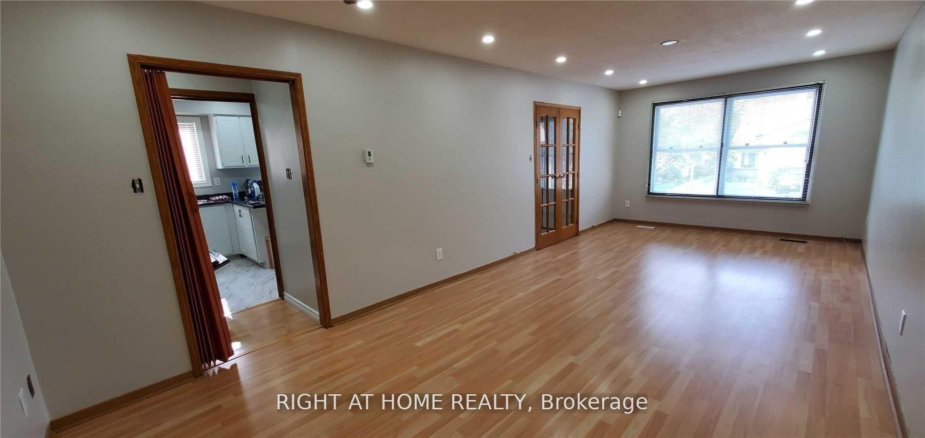 Photo 3 of Unit Upper, 47 Salisbury Circle, Brampton, Brampton North — HOMEH