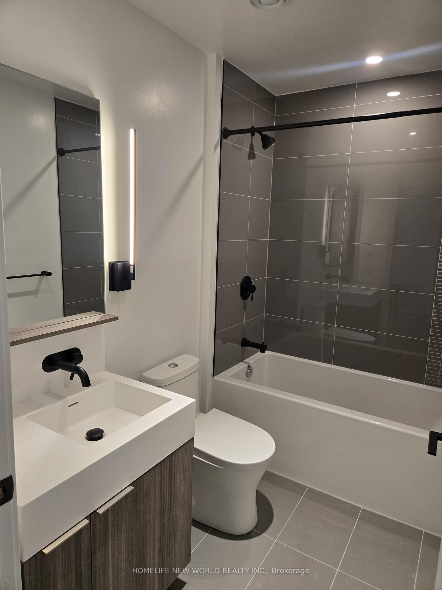 Photo 3 of Unit 1506, 117 Broadway Avenue, Toronto, Mount Pleasant West — HOMEH