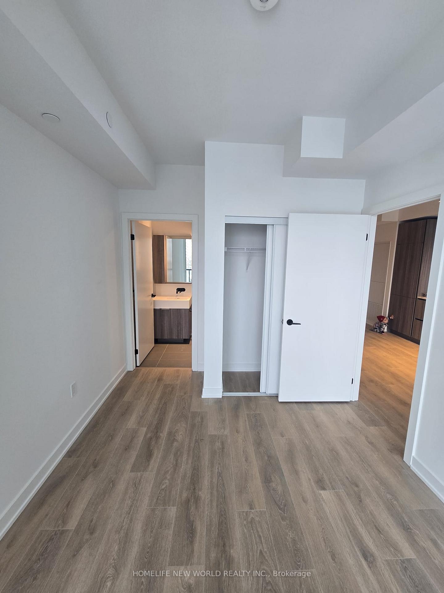 Photo 4 of Unit 1506, 117 Broadway Avenue, Toronto, Mount Pleasant West — HOMEH