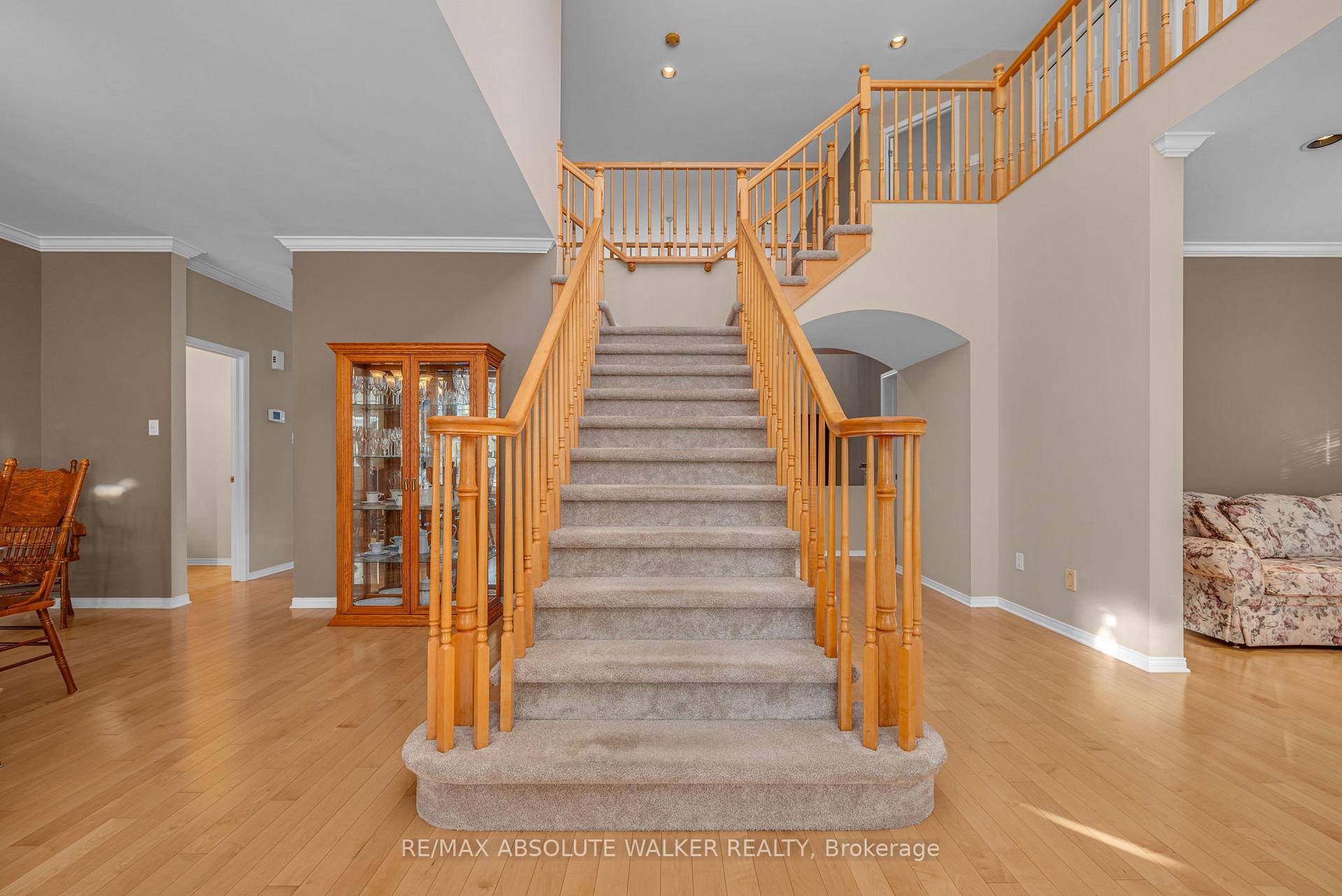 Photo 3 of 68 Tradewinds Drive, Ottawa, Barrhaven East — HOMEH
