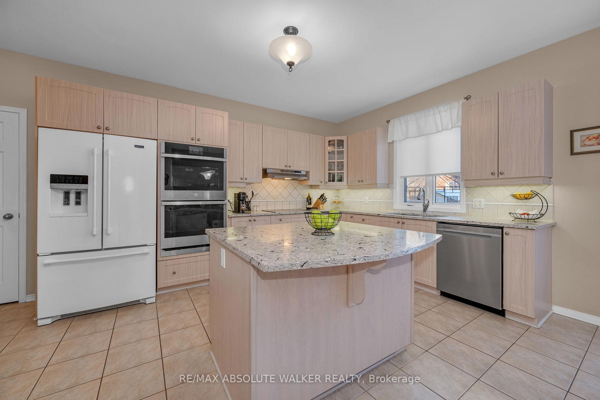 Photo 13 of 68 Tradewinds Drive, Ottawa, Barrhaven East — HOMEH