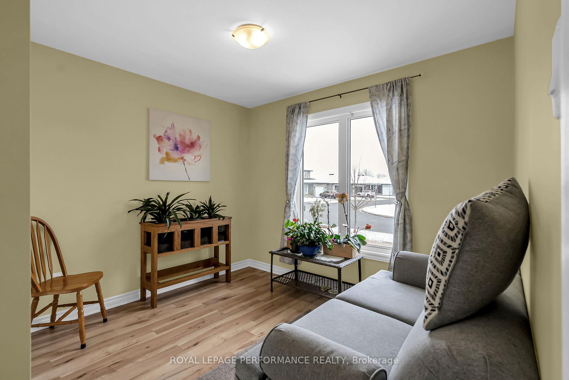Photo 5 of 330 Belfort Crescent, Cornwall — HOMEH