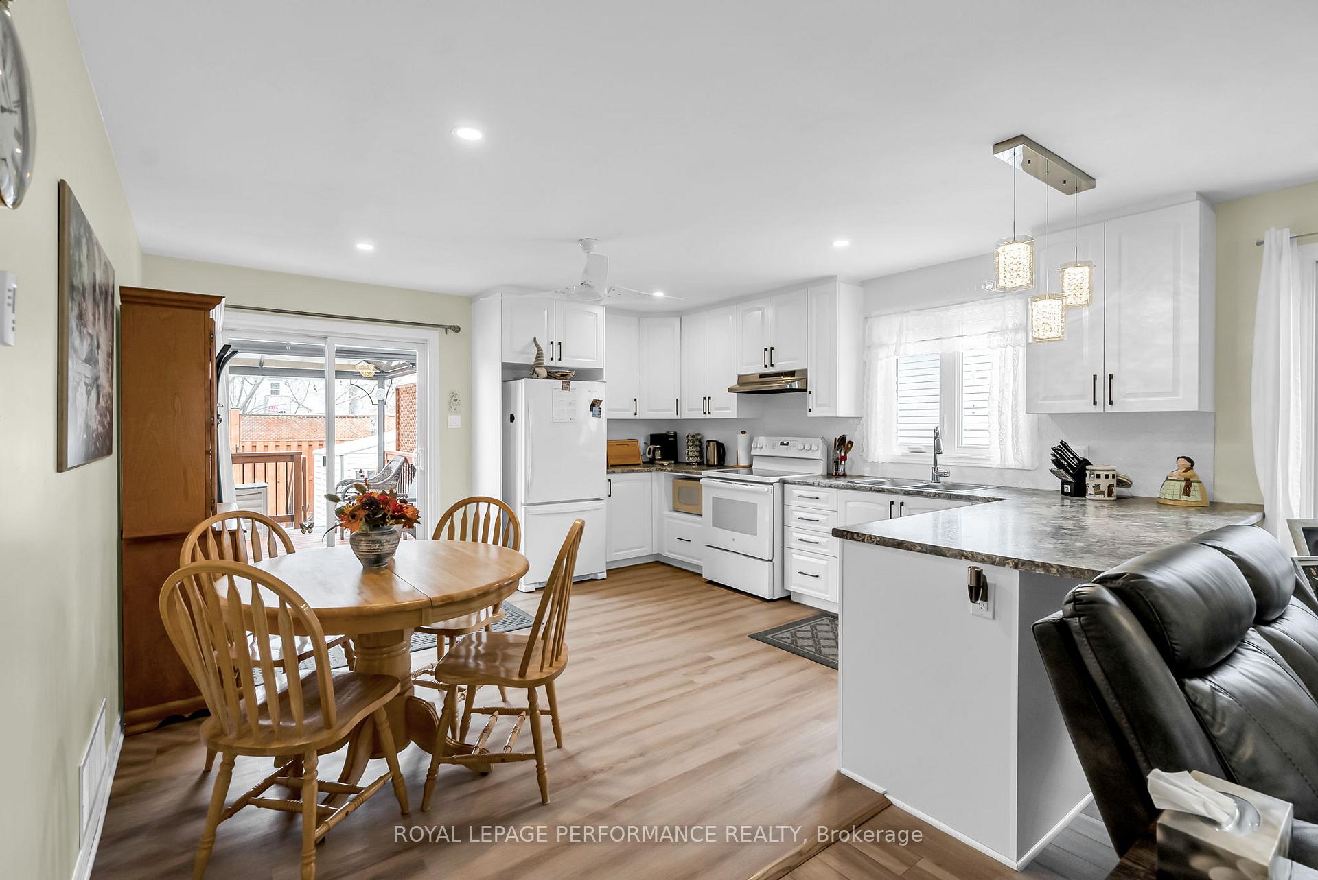 Photo 11 of 330 Belfort Crescent, Cornwall — HOMEH