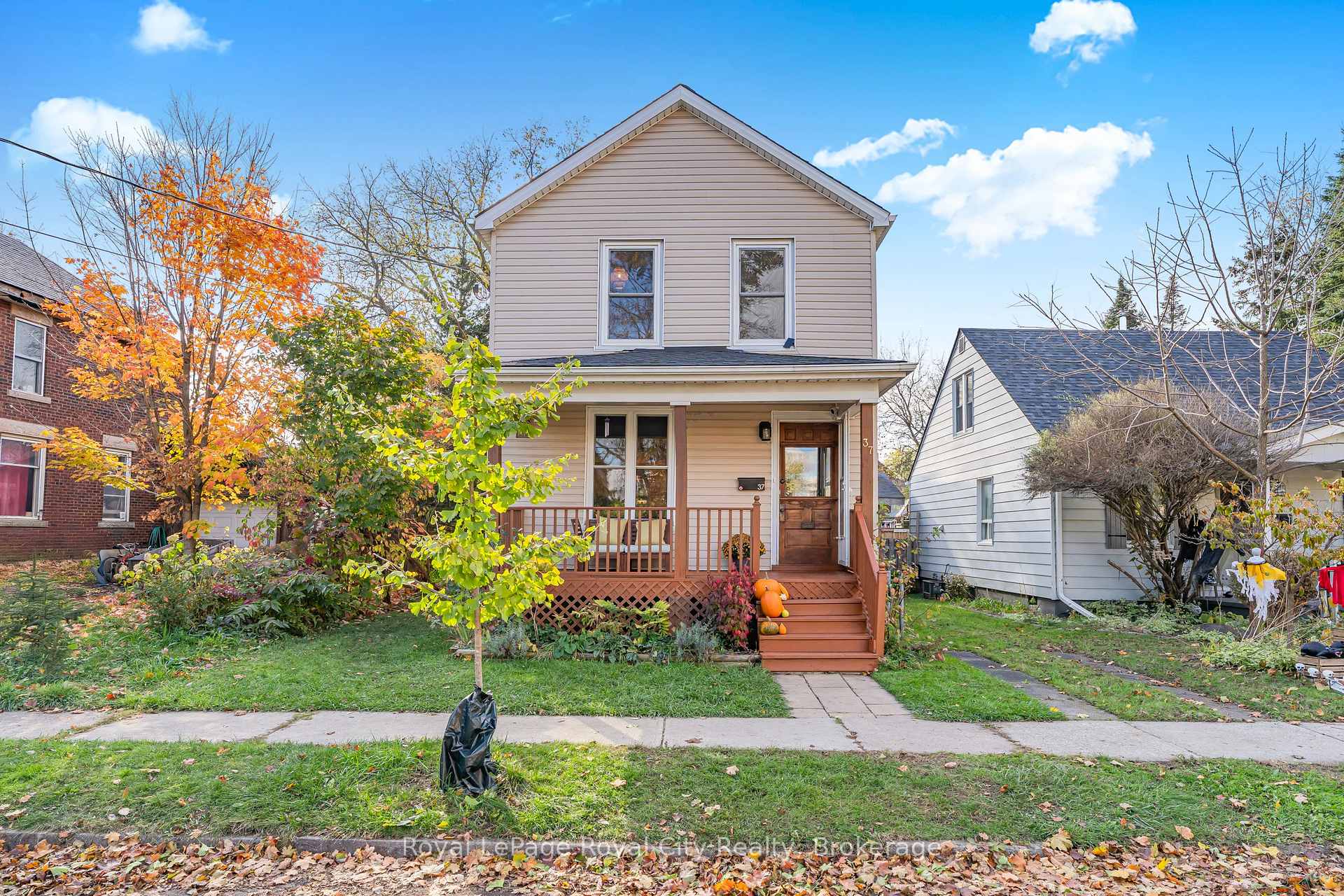 Photo 1 of 37 Lawrence Avenue, Guelph, St. Patrick's Ward — HOMEH