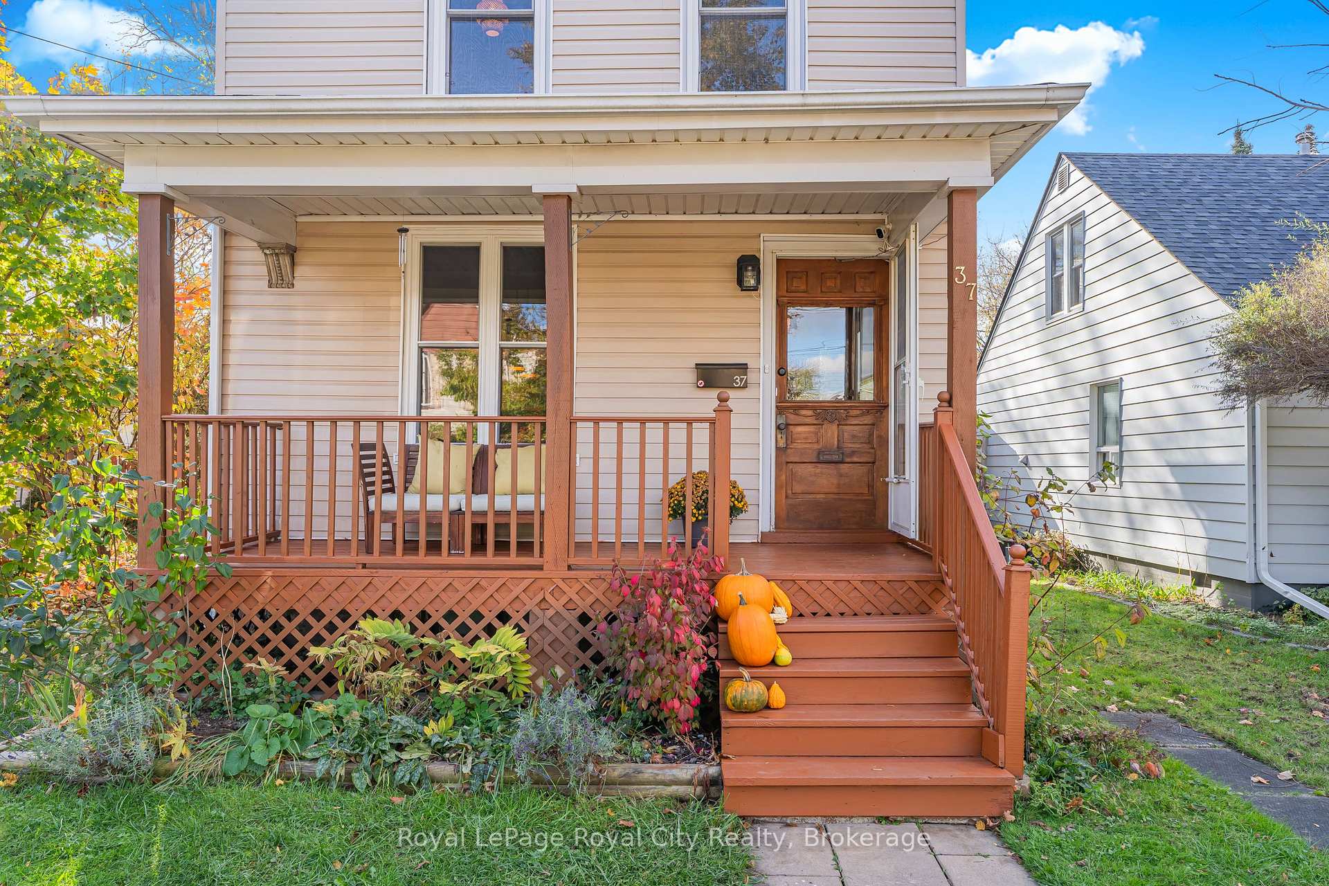 Photo 2 of 37 Lawrence Avenue, Guelph, St. Patrick's Ward — HOMEH