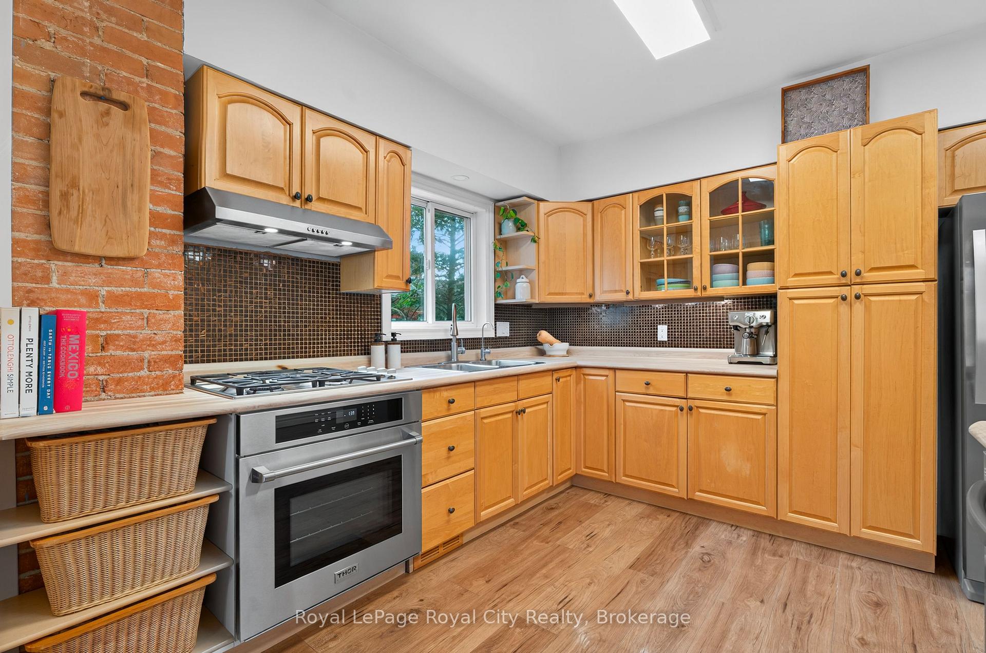 Photo 3 of 37 Lawrence Avenue, Guelph, St. Patrick's Ward — HOMEH