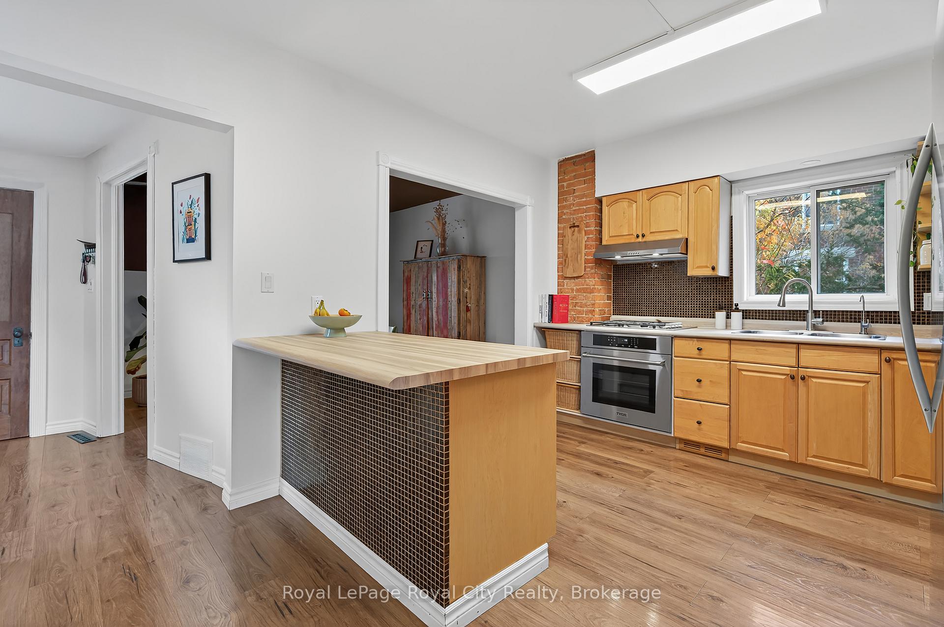 Photo 5 of 37 Lawrence Avenue, Guelph, St. Patrick's Ward — HOMEH