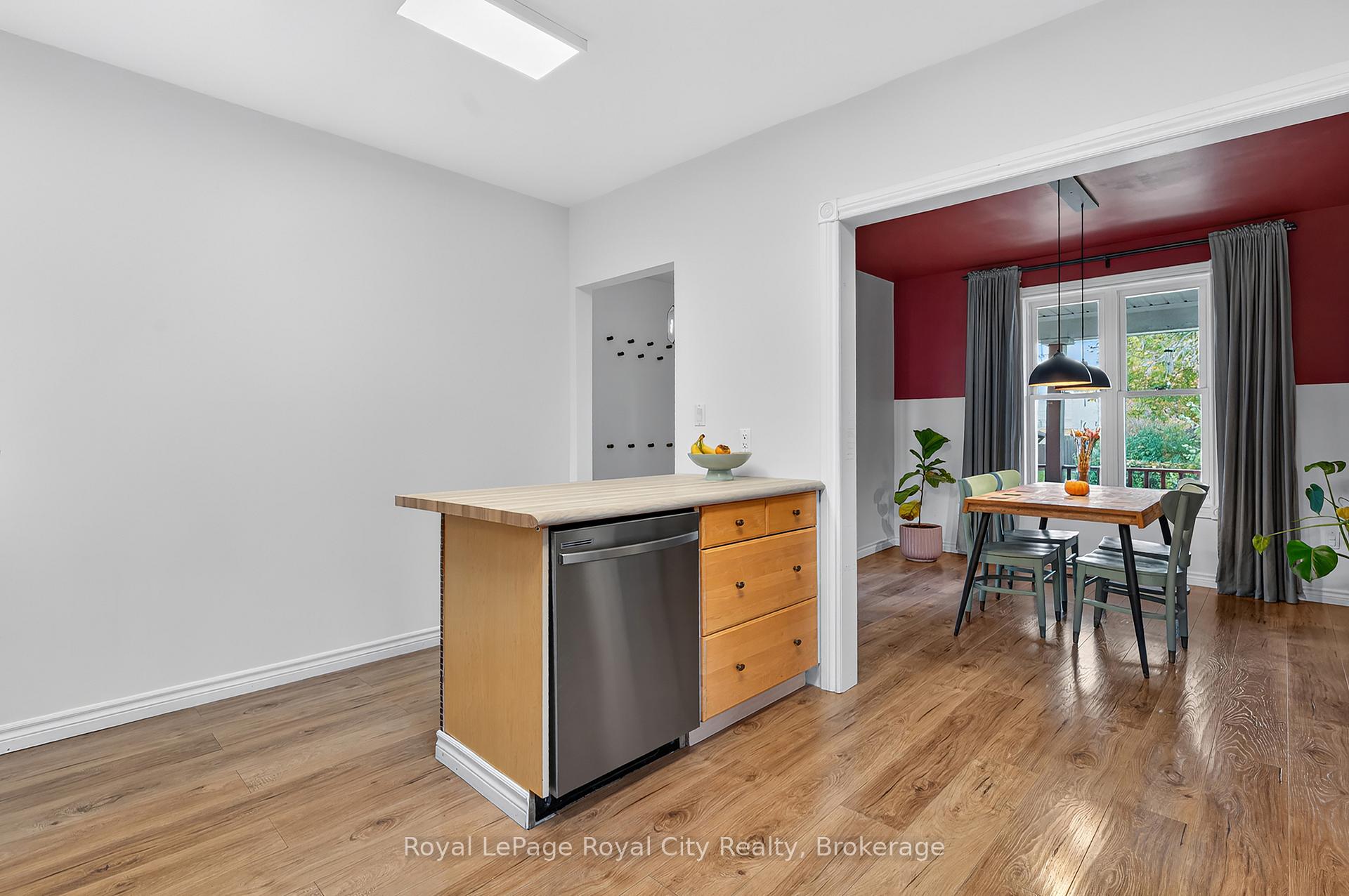 Photo 6 of 37 Lawrence Avenue, Guelph, St. Patrick's Ward — HOMEH