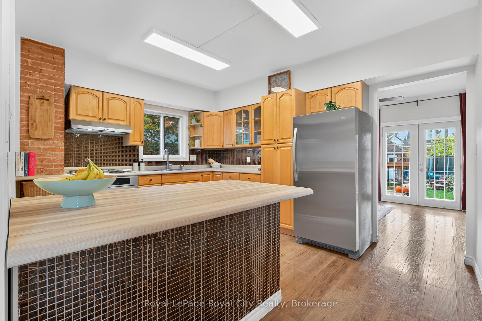 Photo 7 of 37 Lawrence Avenue, Guelph, St. Patrick's Ward — HOMEH