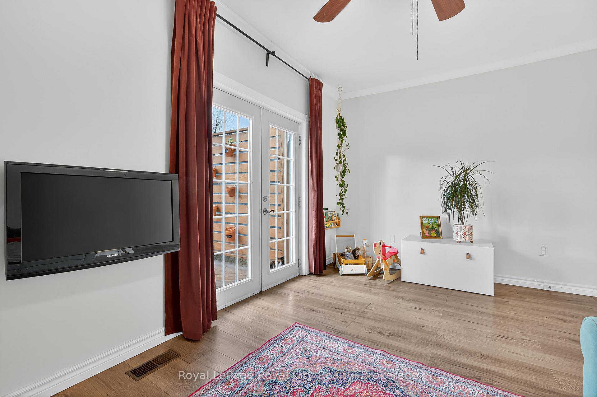 Photo 10 of 37 Lawrence Avenue, Guelph, St. Patrick's Ward — HOMEH