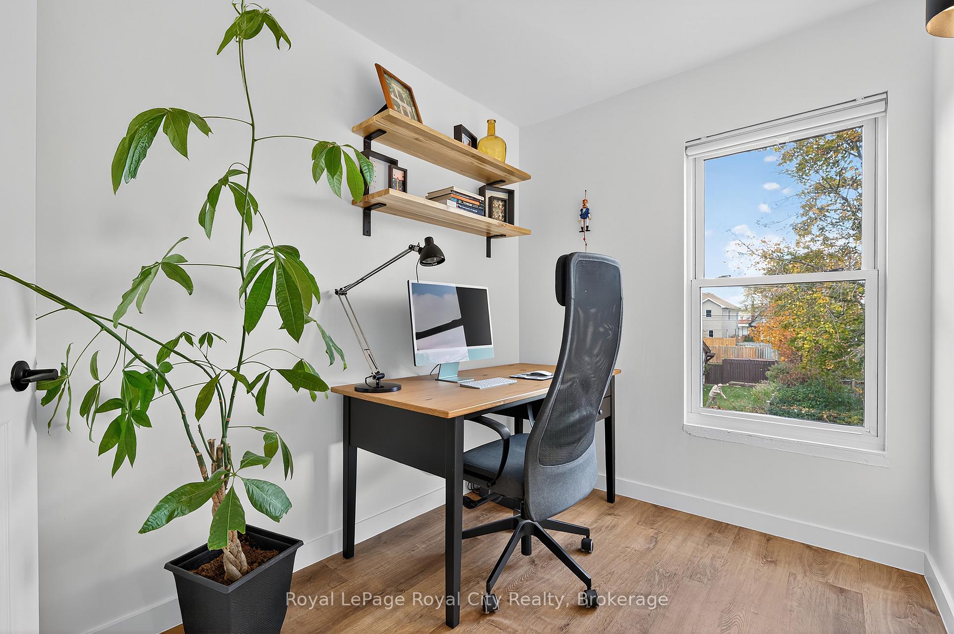 Photo 24 of 37 Lawrence Avenue, Guelph, St. Patrick's Ward — HOMEH