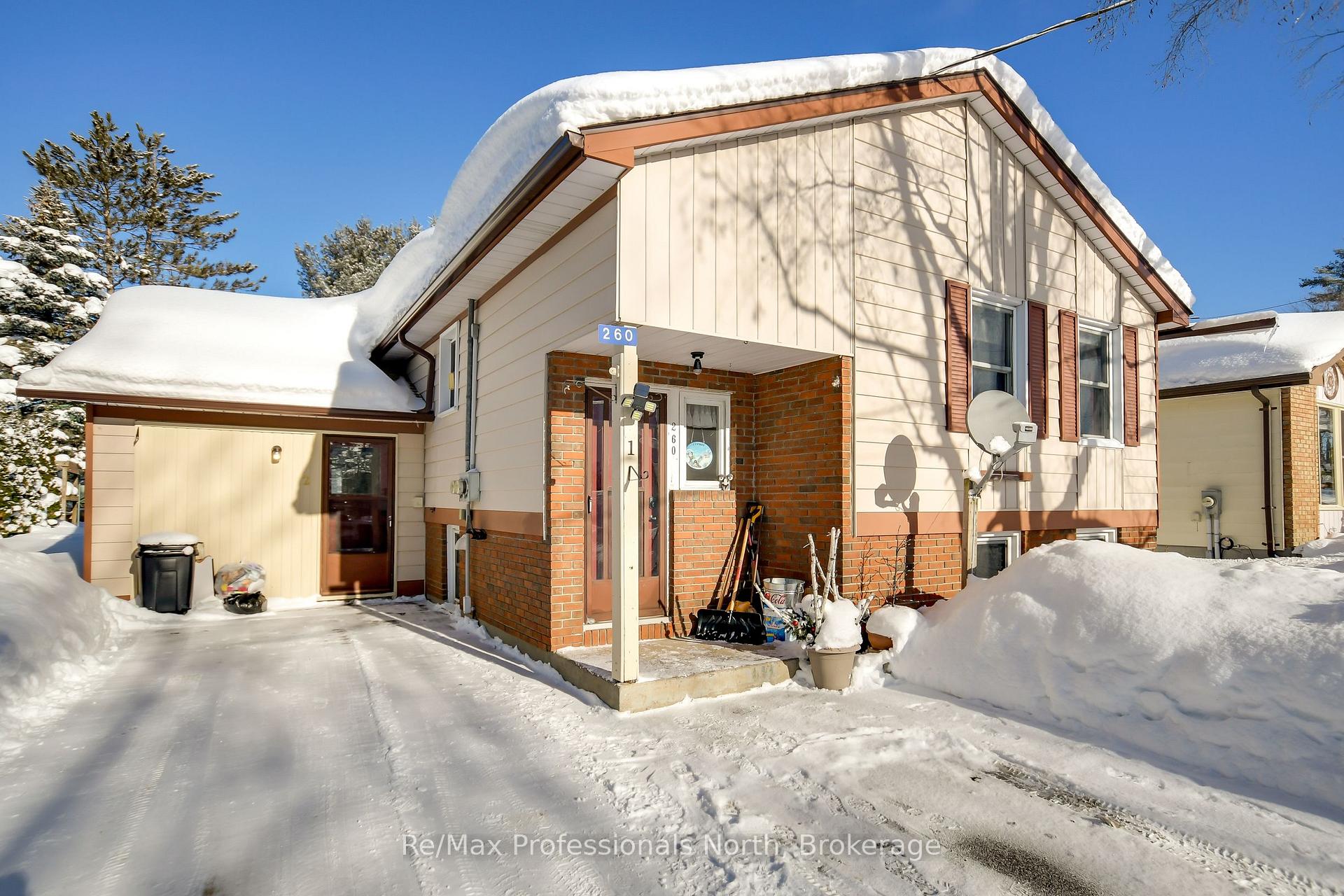 Photo 1 of 260 Peter Street, Gravenhurst, Muskoka (S) — HOMEH