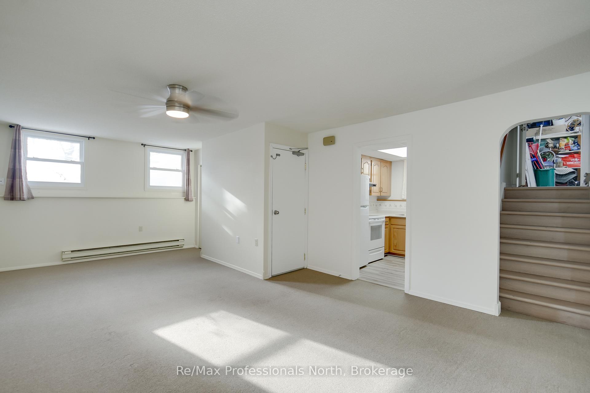 Photo 3 of 260 Peter Street, Gravenhurst, Muskoka (S) — HOMEH