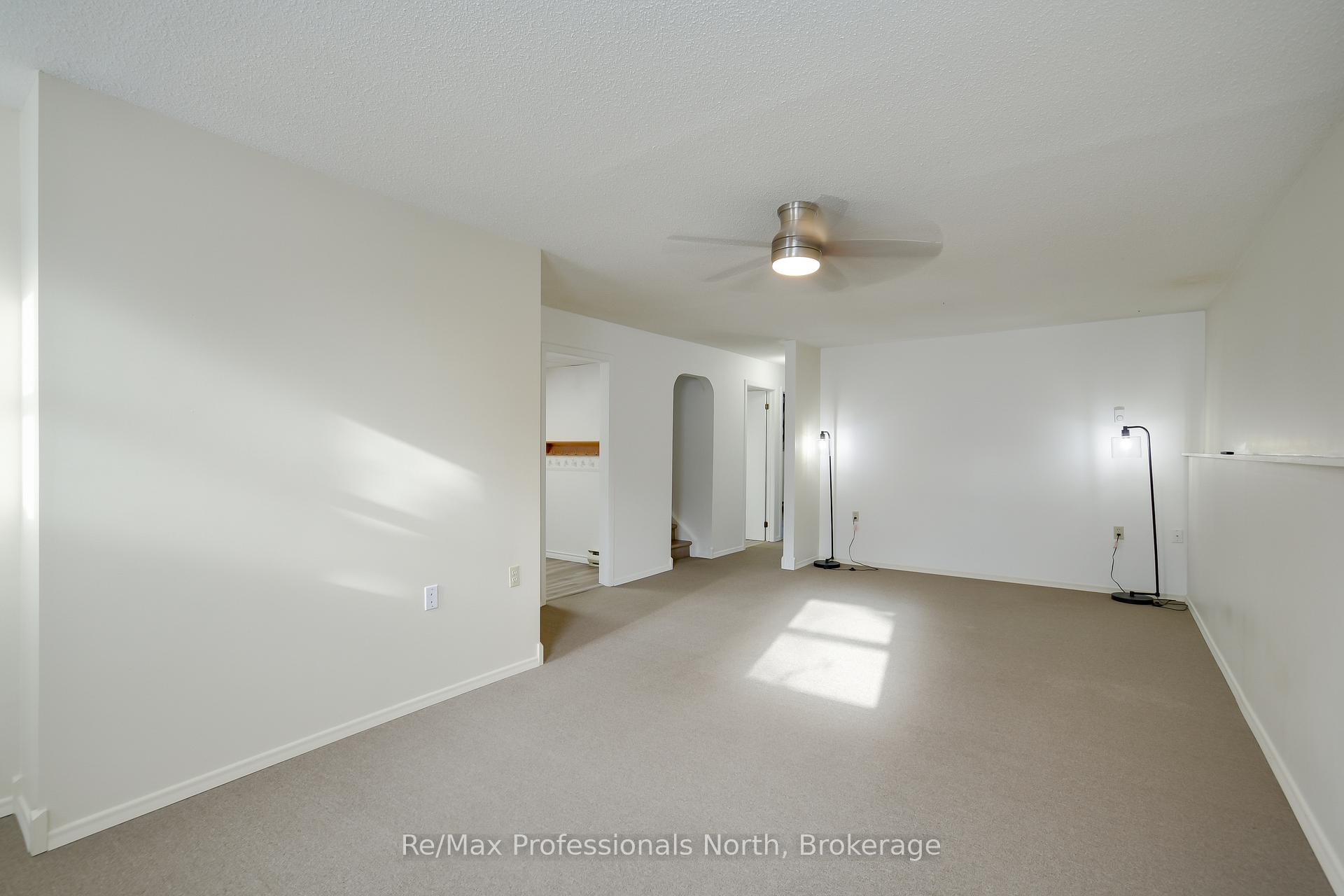 Photo 4 of 260 Peter Street, Gravenhurst, Muskoka (S) — HOMEH