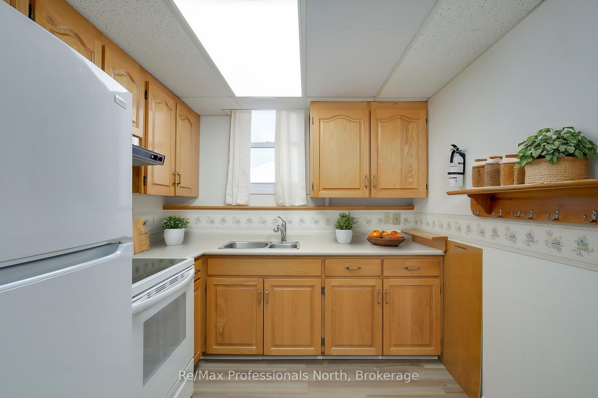Photo 6 of 260 Peter Street, Gravenhurst, Muskoka (S) — HOMEH