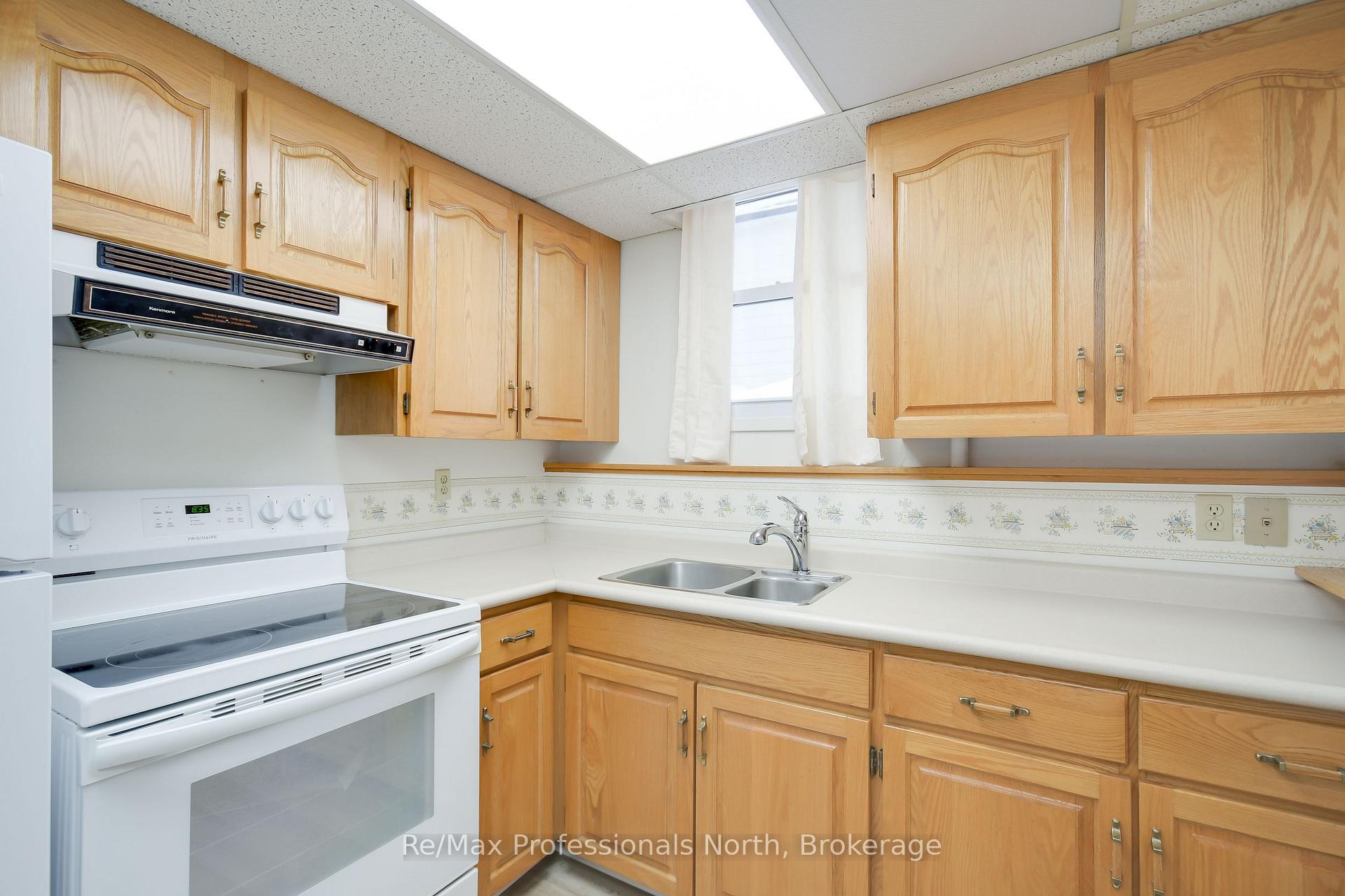 Photo 8 of 260 Peter Street, Gravenhurst, Muskoka (S) — HOMEH