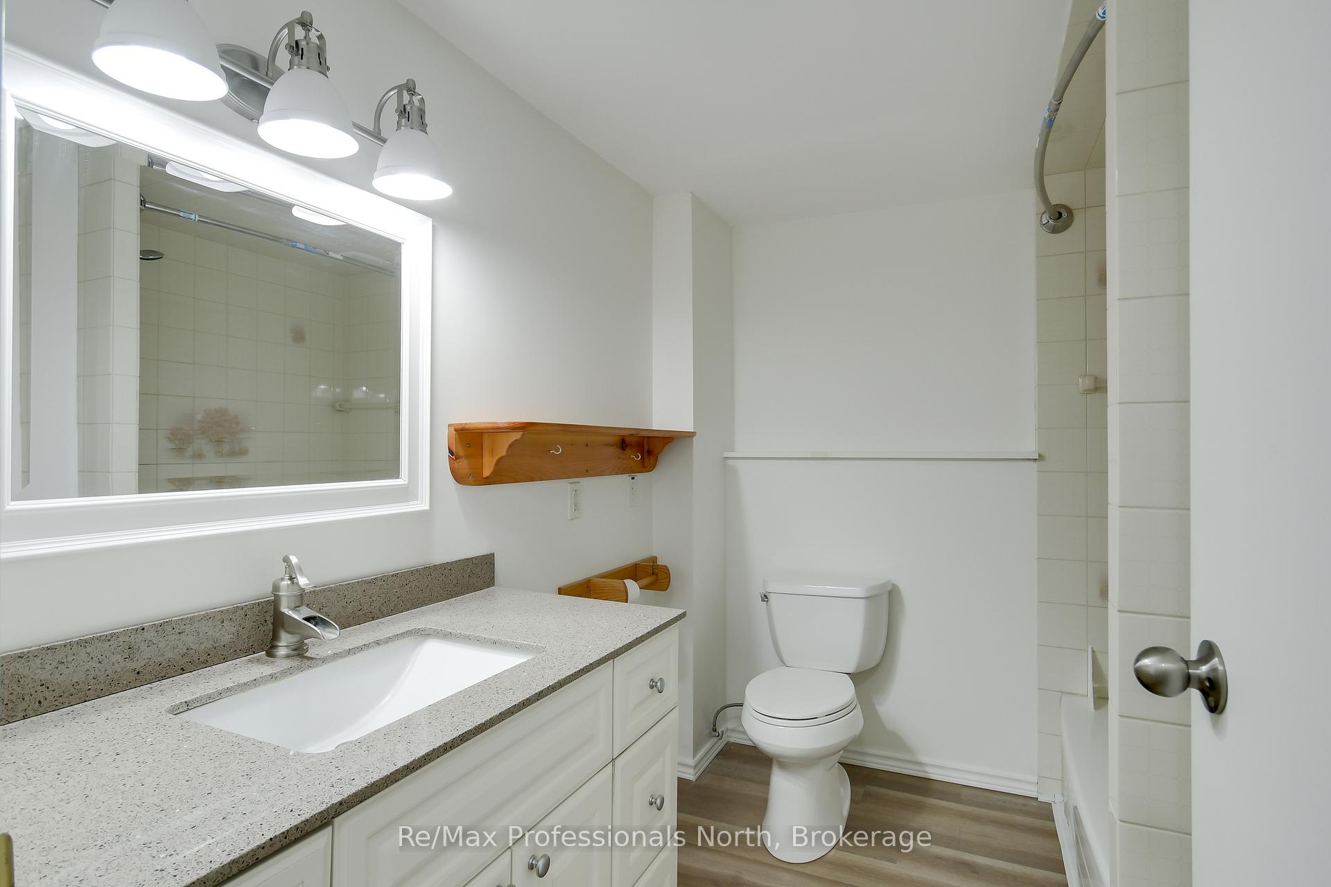 Photo 10 of 260 Peter Street, Gravenhurst, Muskoka (S) — HOMEH