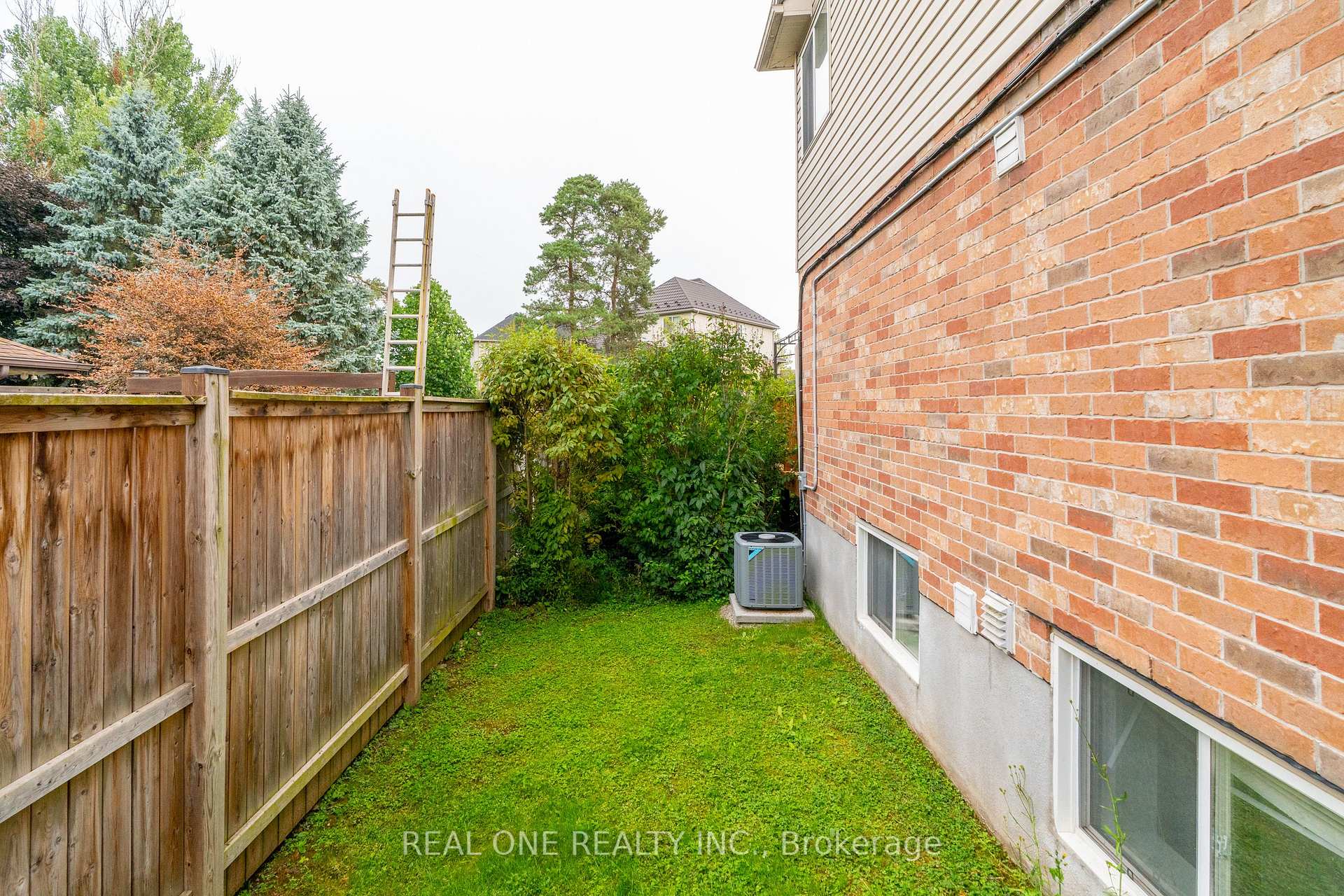 Photo 2 of Unit Basement, 128 Dawn Avenue, Guelph, Clairfields/Hanlon Business Park — HOMEH