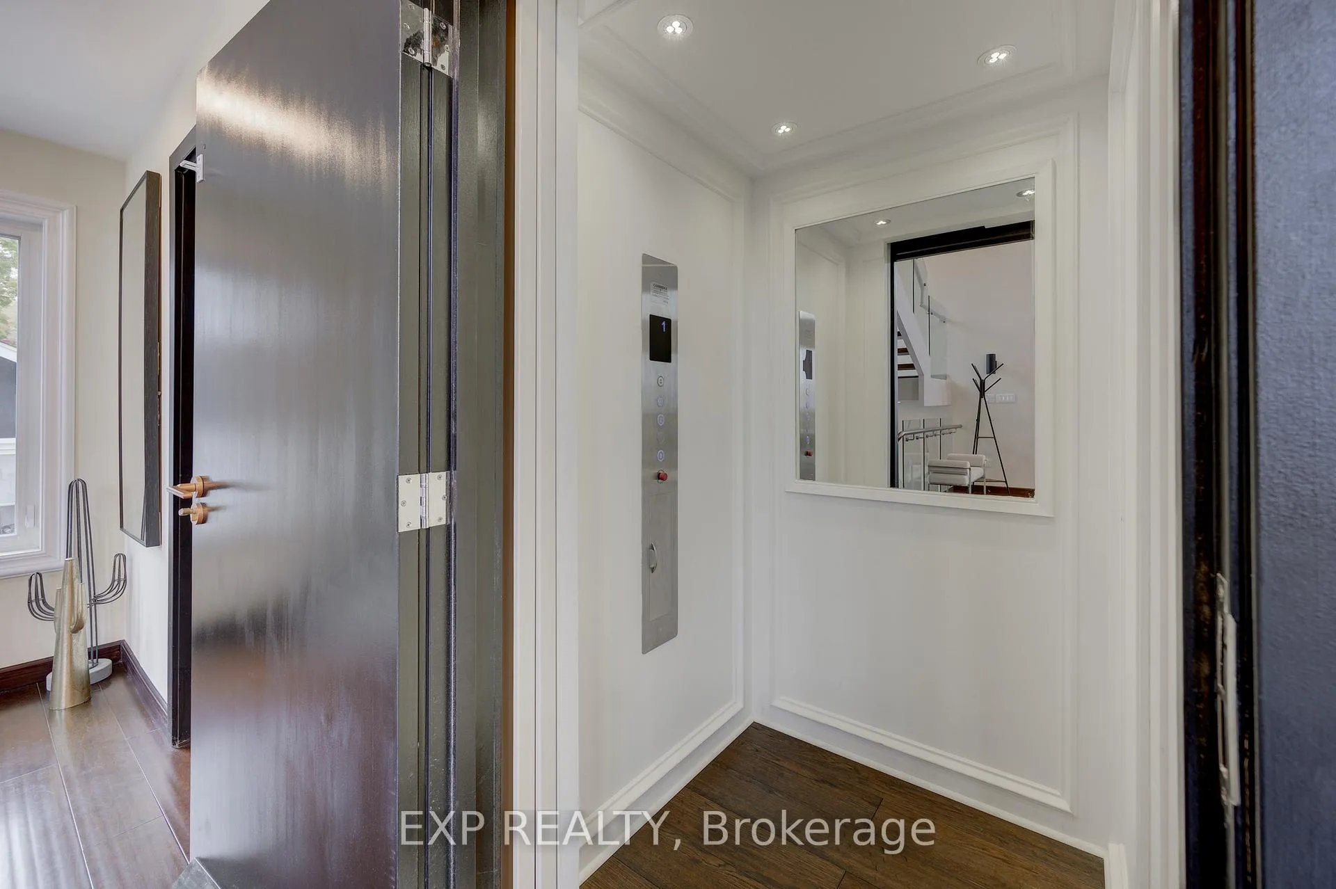 Photo 12 of Unit B, 237 Main Street, Grimsby, Grimsby West — HOMEH