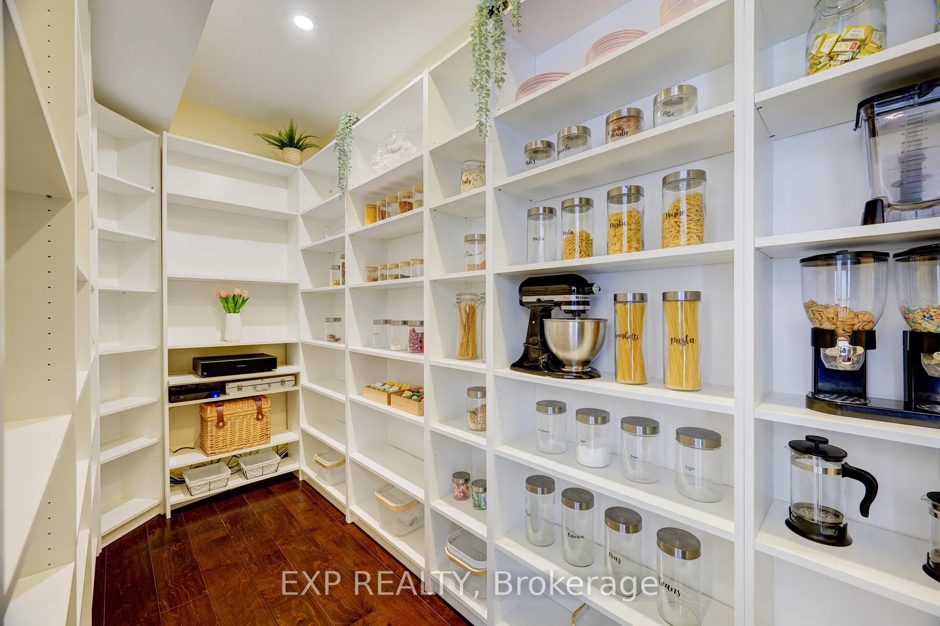 Photo 24 of Unit B, 237 Main Street, Grimsby, Grimsby West — HOMEH