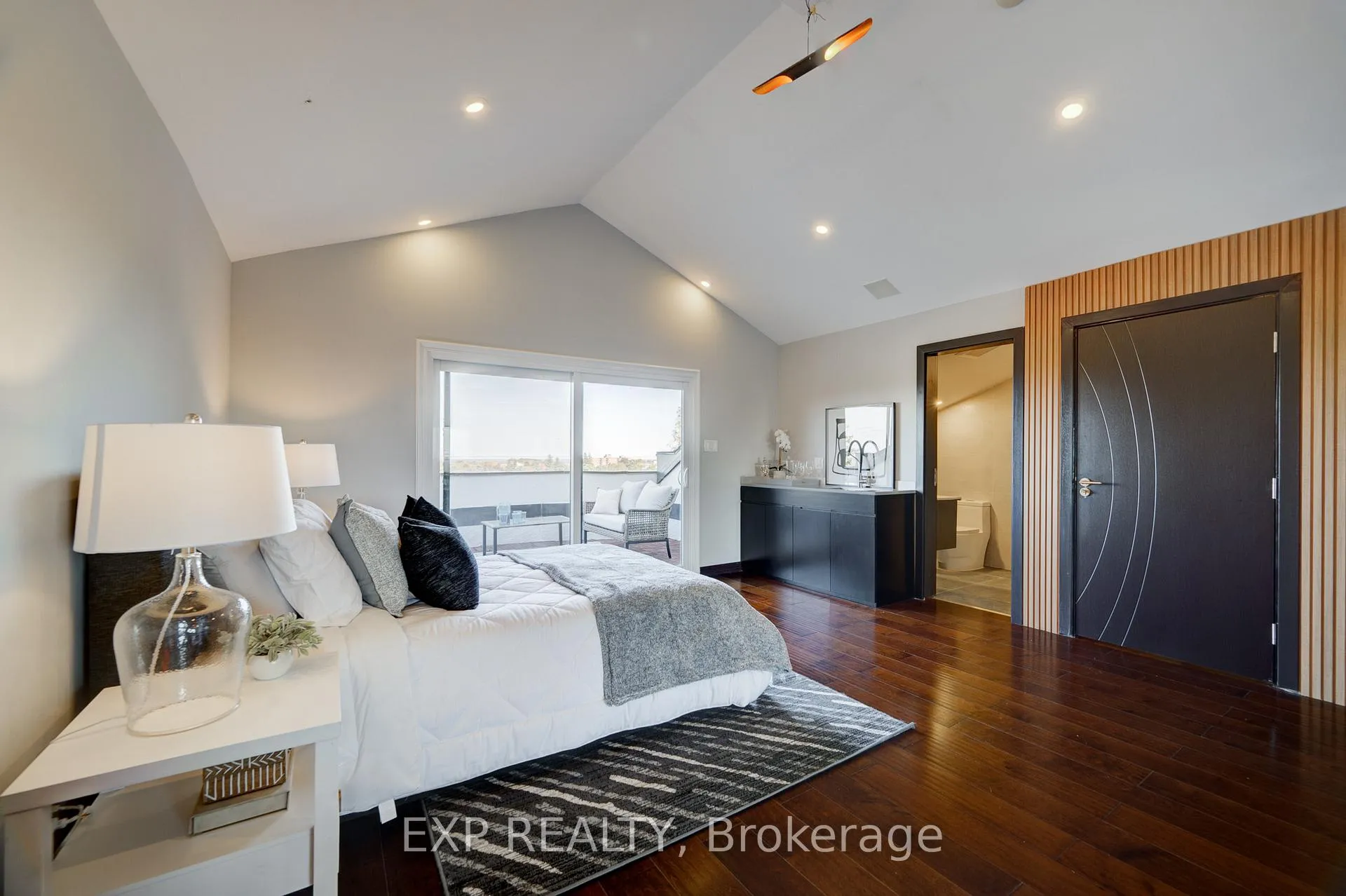 Photo 63 of Unit B, 237 Main Street, Grimsby, Grimsby West — HOMEH