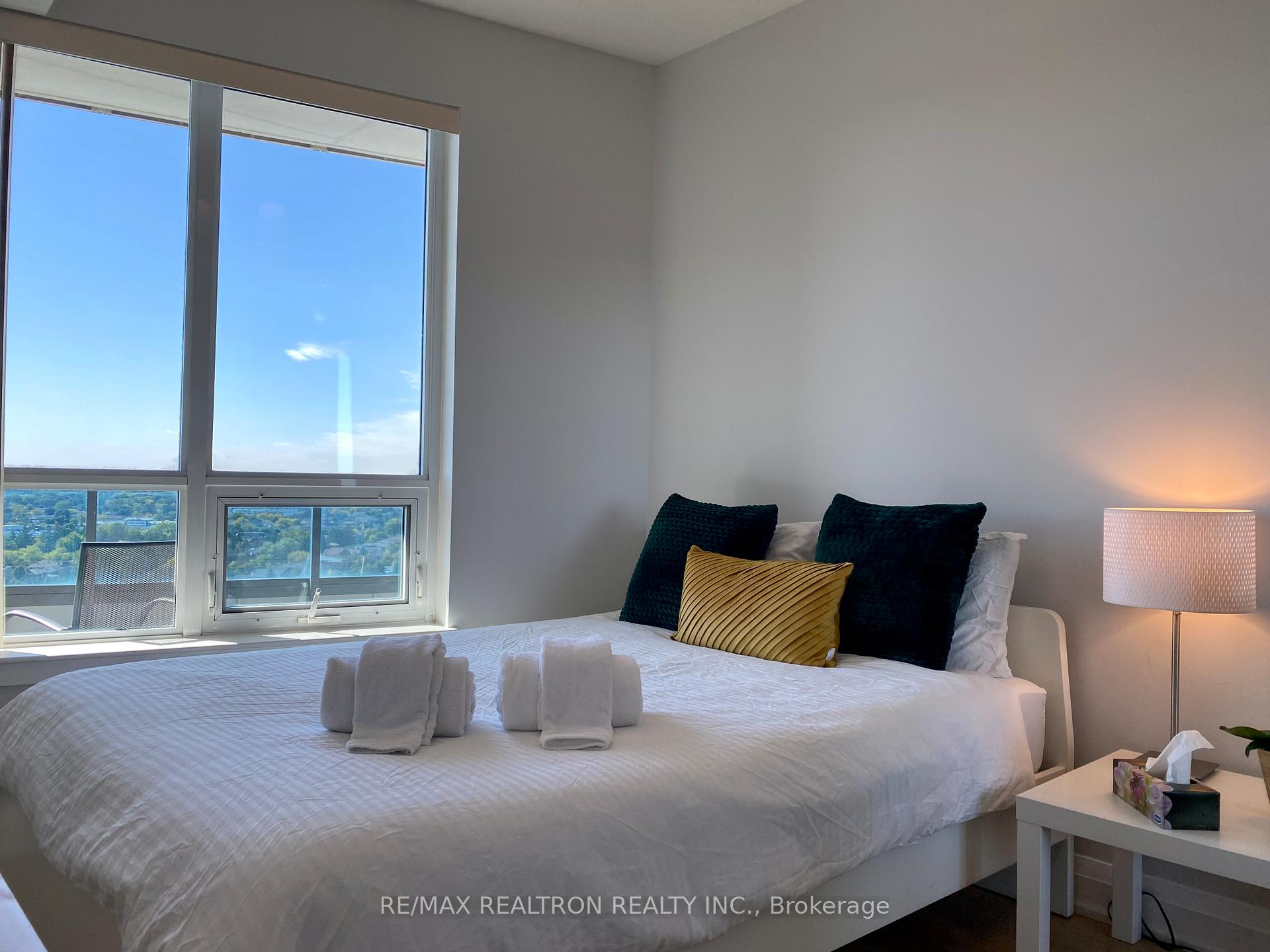 Photo 6 of Unit 1609, 7171 Yonge Street, Markham, Thornhill — HOMEH