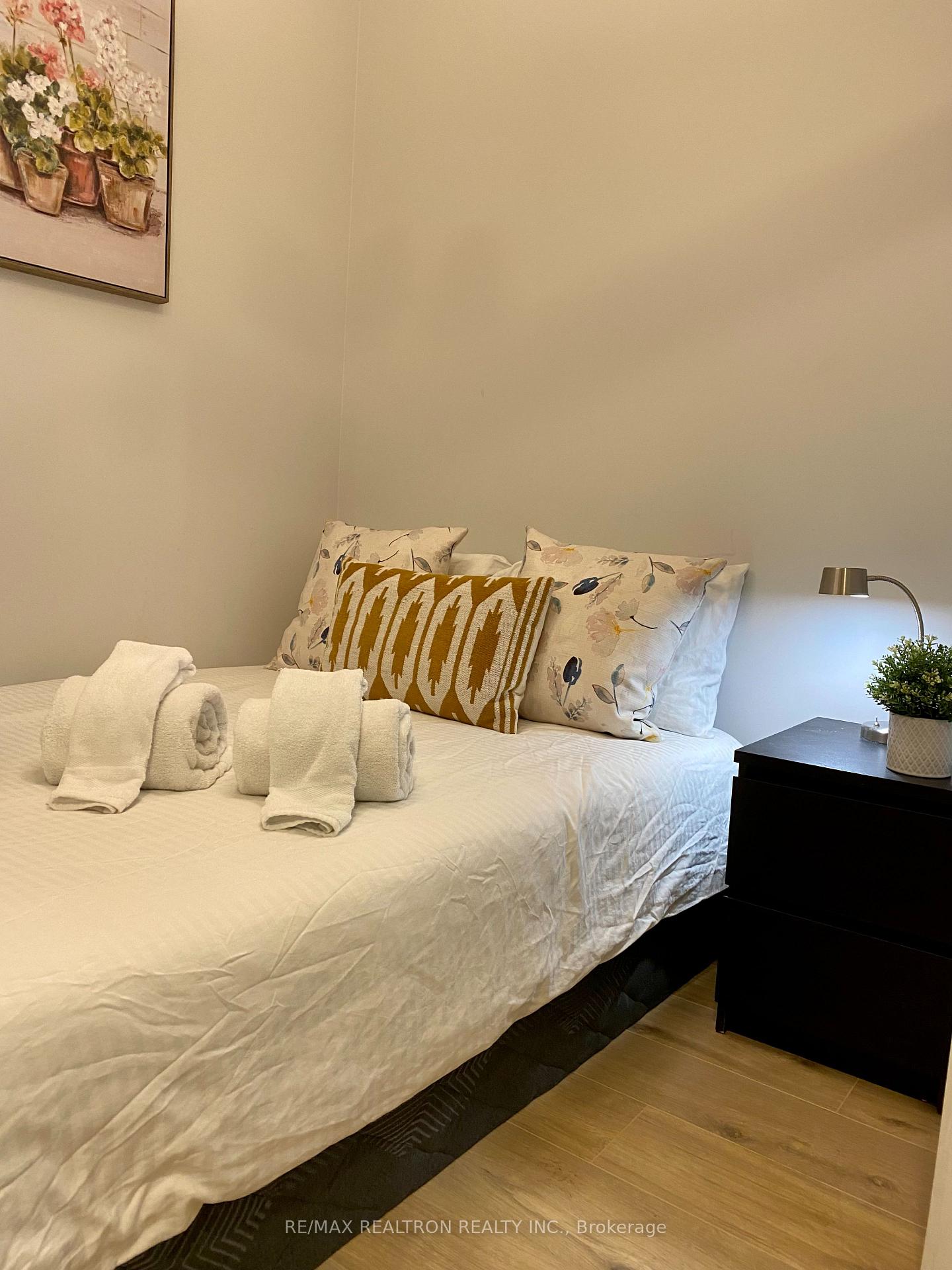 Photo 4 of Unit 1609, 7171 Yonge Street, Markham, Thornhill — HOMEH