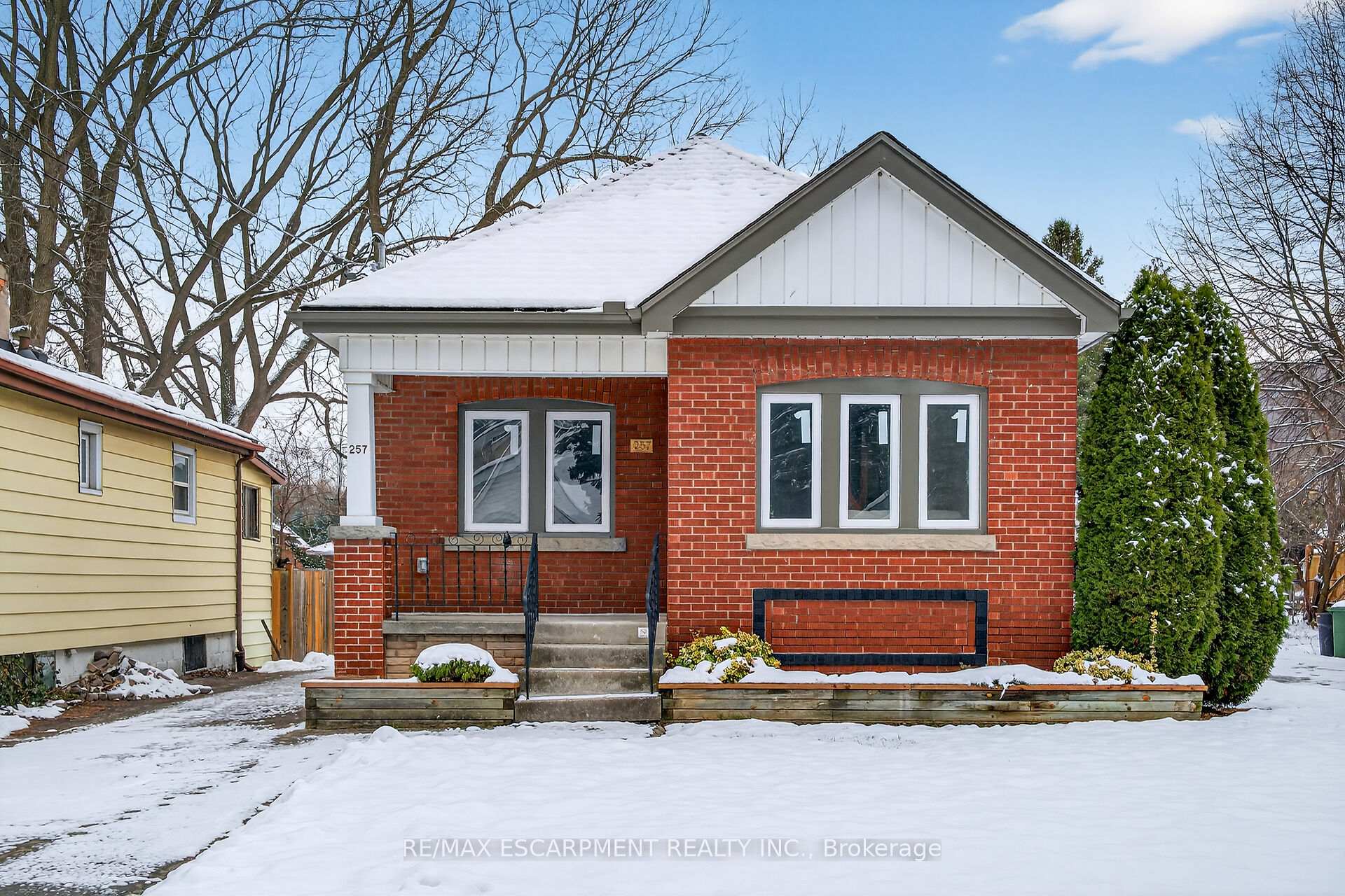 Photo 2 of 257 Broadway Avenue, Hamilton, Ainslie Wood — HOMEH