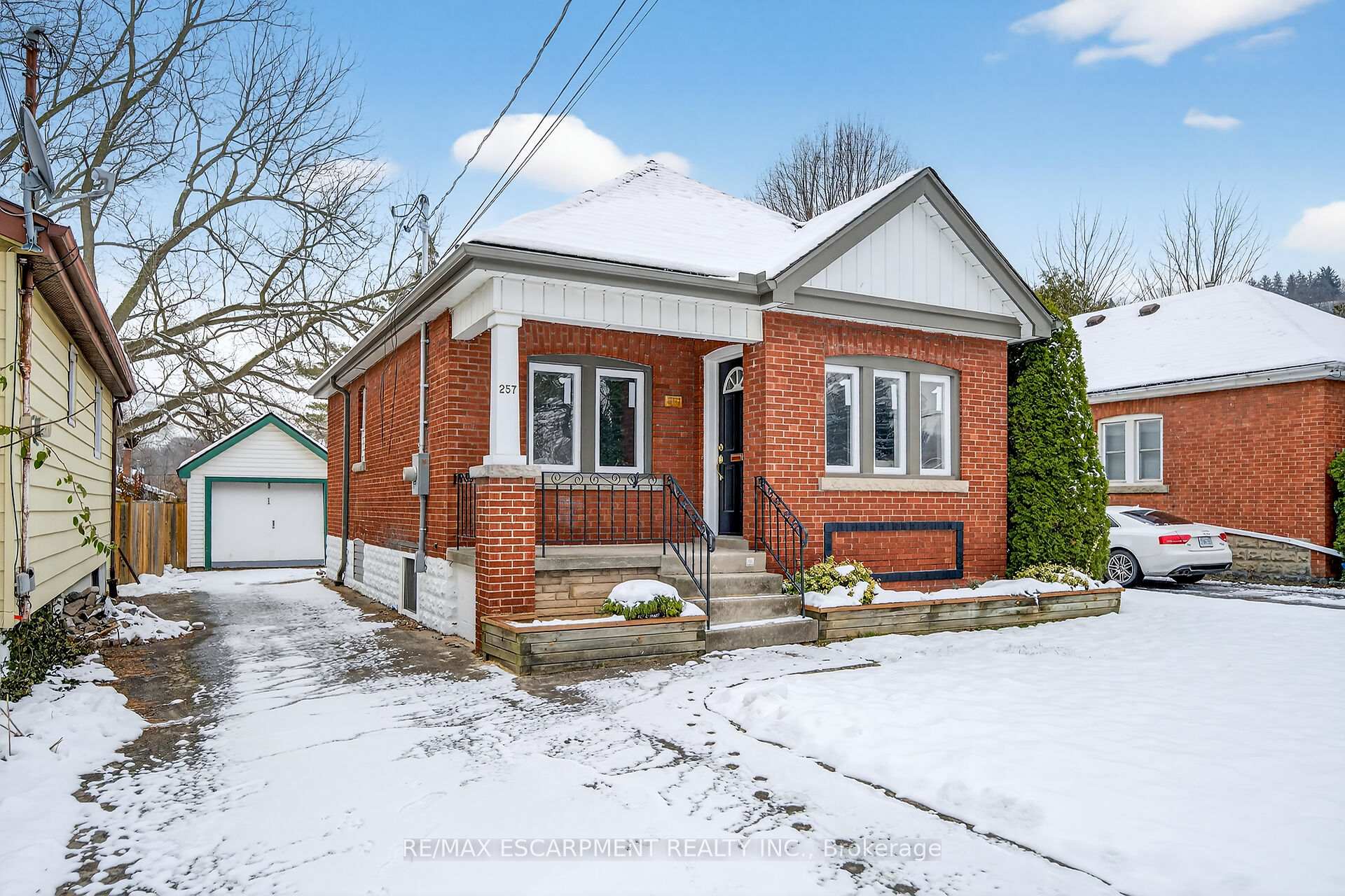 Photo 3 of 257 Broadway Avenue, Hamilton, Ainslie Wood — HOMEH