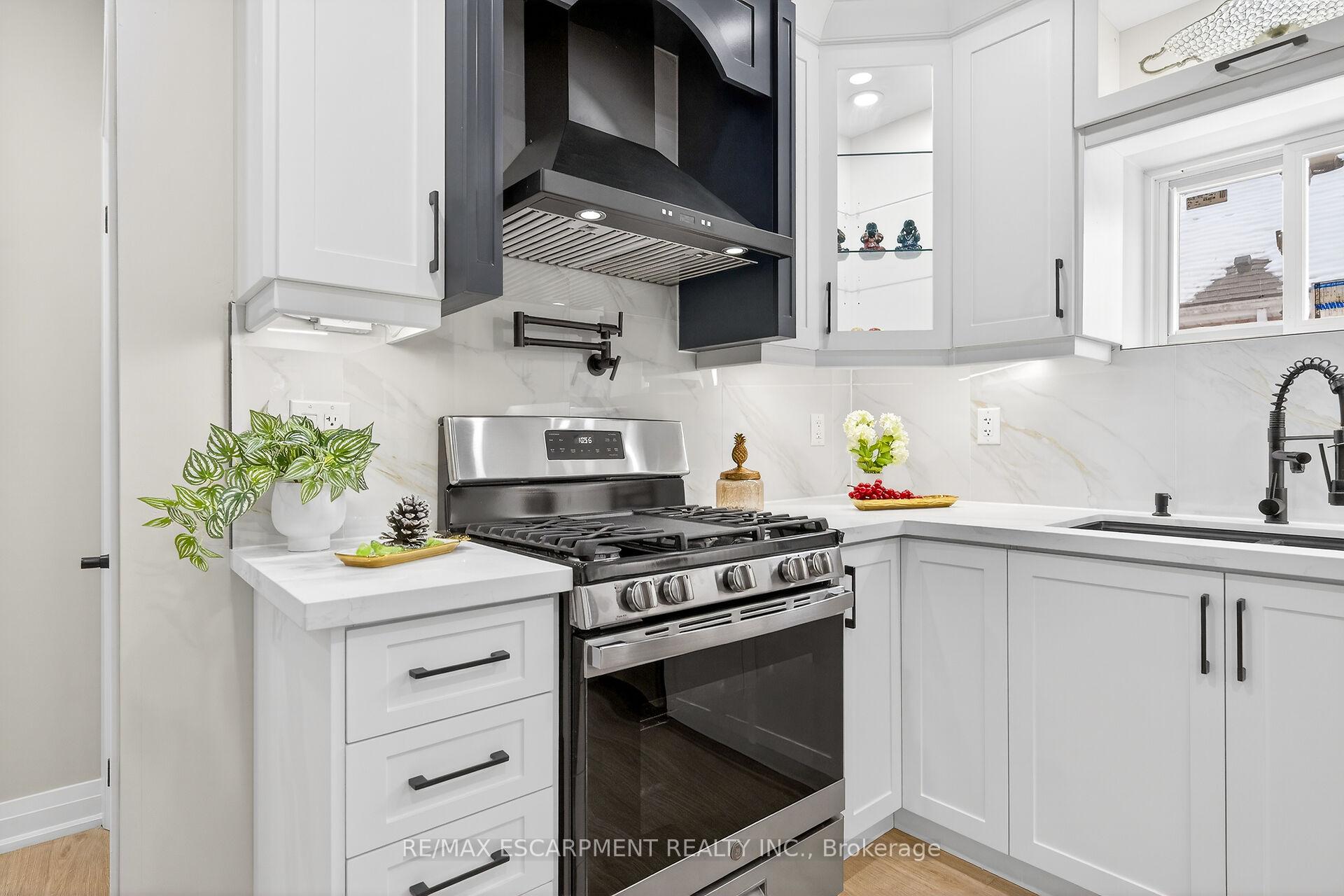 Photo 9 of 257 Broadway Avenue, Hamilton, Ainslie Wood — HOMEH