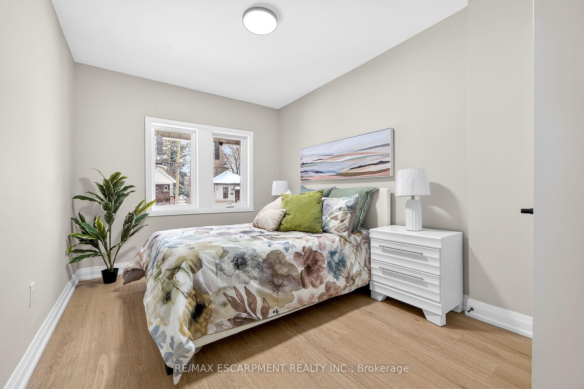Photo 12 of 257 Broadway Avenue, Hamilton, Ainslie Wood — HOMEH