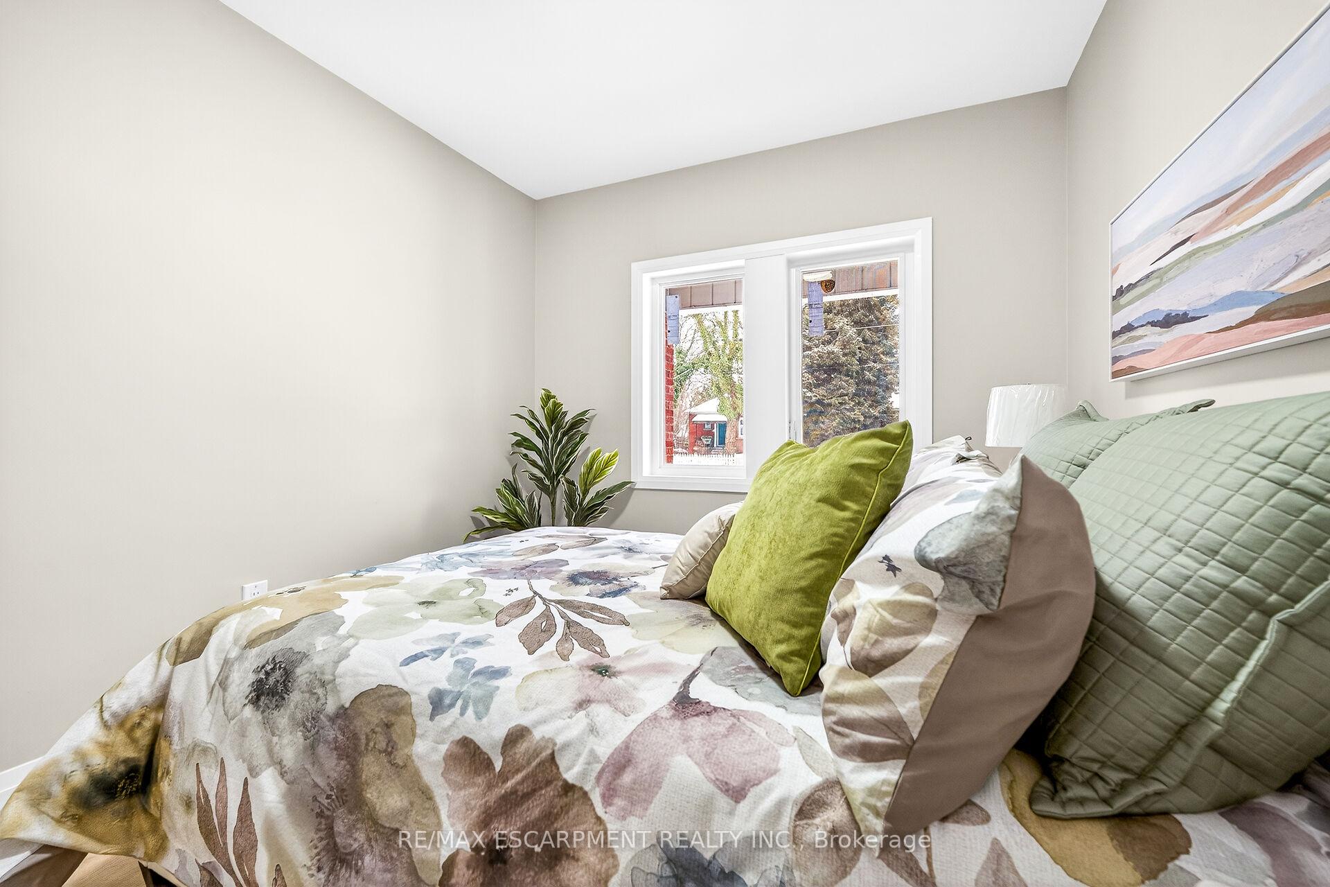 Photo 13 of 257 Broadway Avenue, Hamilton, Ainslie Wood — HOMEH