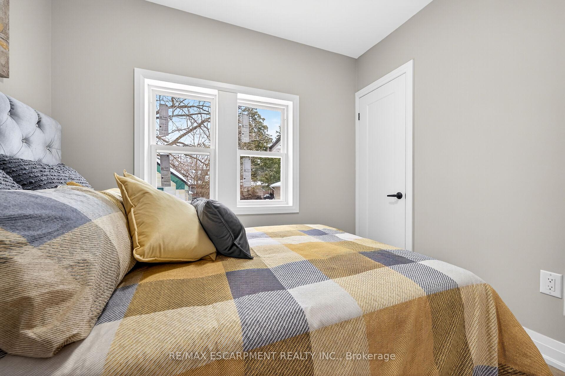 Photo 18 of 257 Broadway Avenue, Hamilton, Ainslie Wood — HOMEH