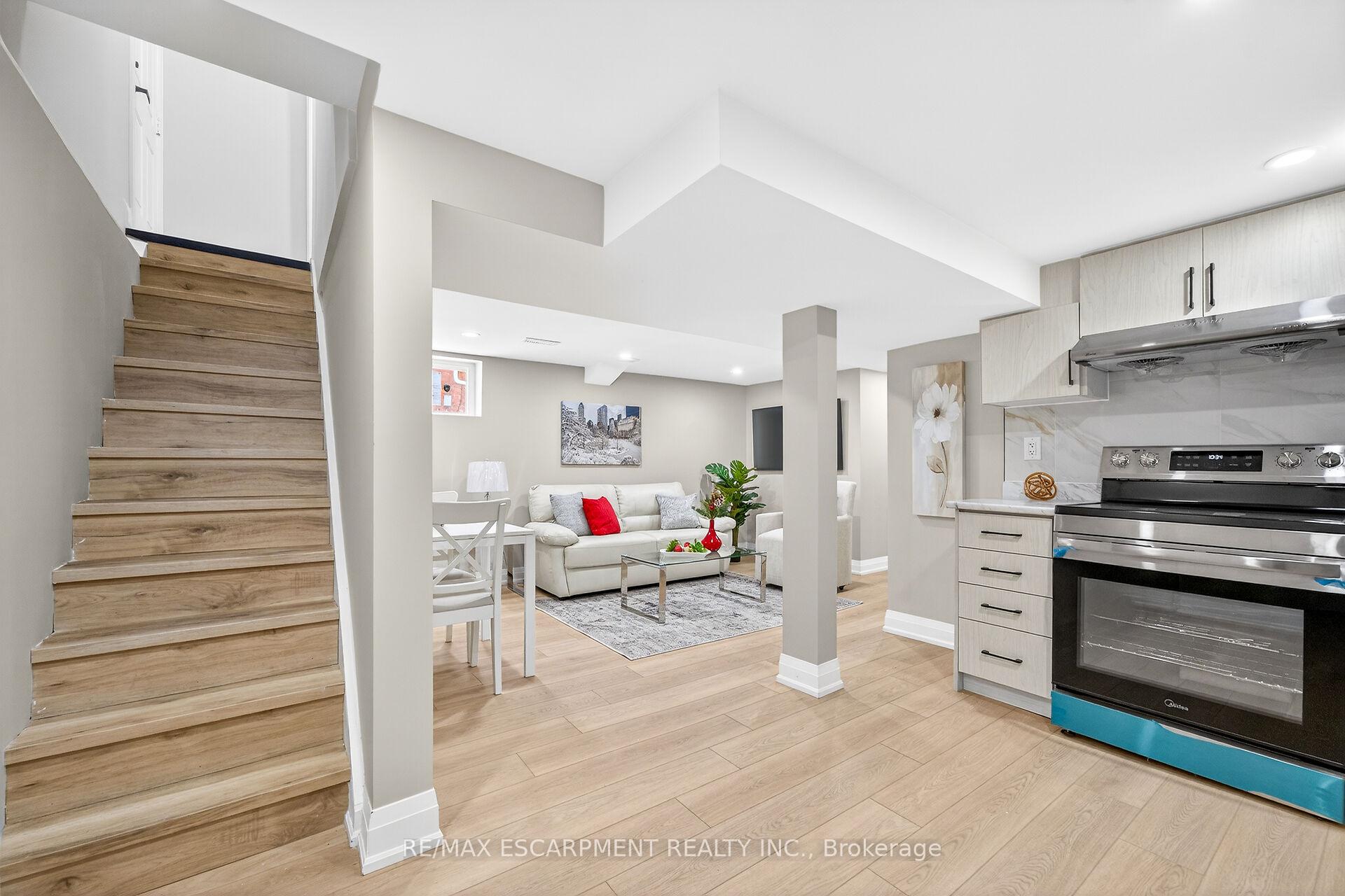 Photo 19 of 257 Broadway Avenue, Hamilton, Ainslie Wood — HOMEH
