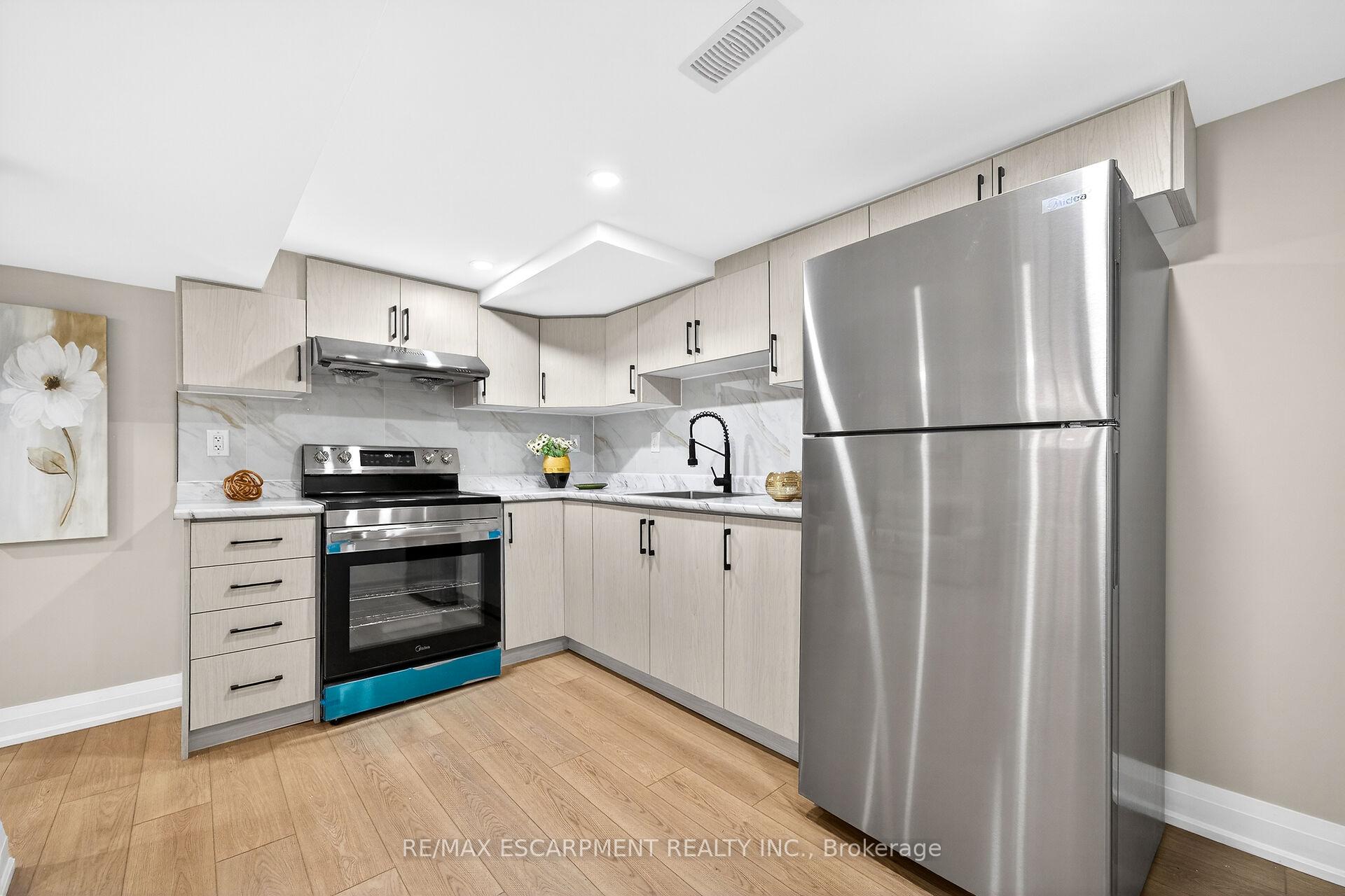 Photo 20 of 257 Broadway Avenue, Hamilton, Ainslie Wood — HOMEH