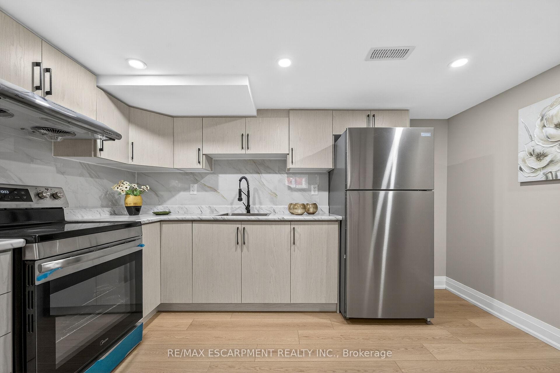 Photo 21 of 257 Broadway Avenue, Hamilton, Ainslie Wood — HOMEH