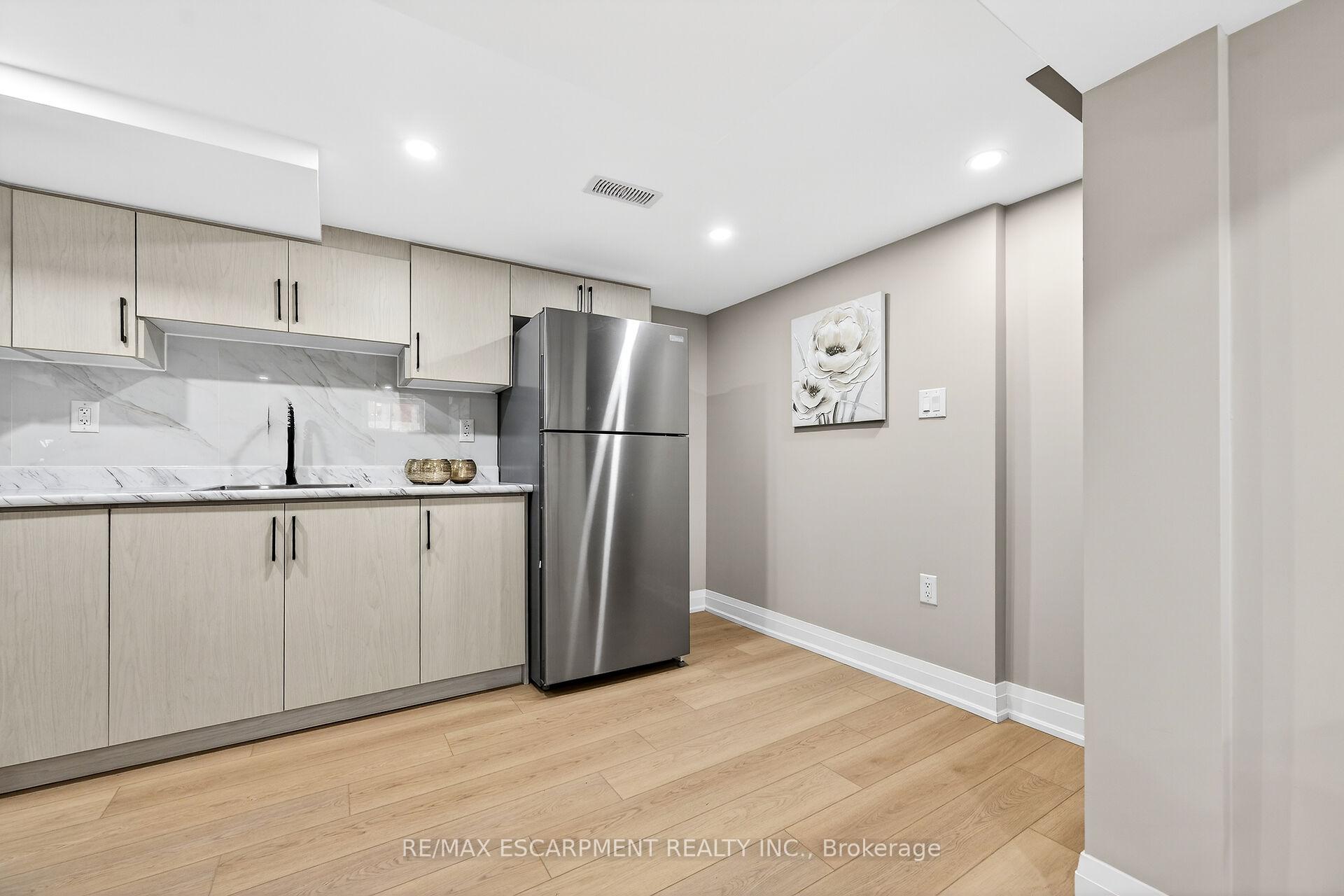Photo 23 of 257 Broadway Avenue, Hamilton, Ainslie Wood — HOMEH