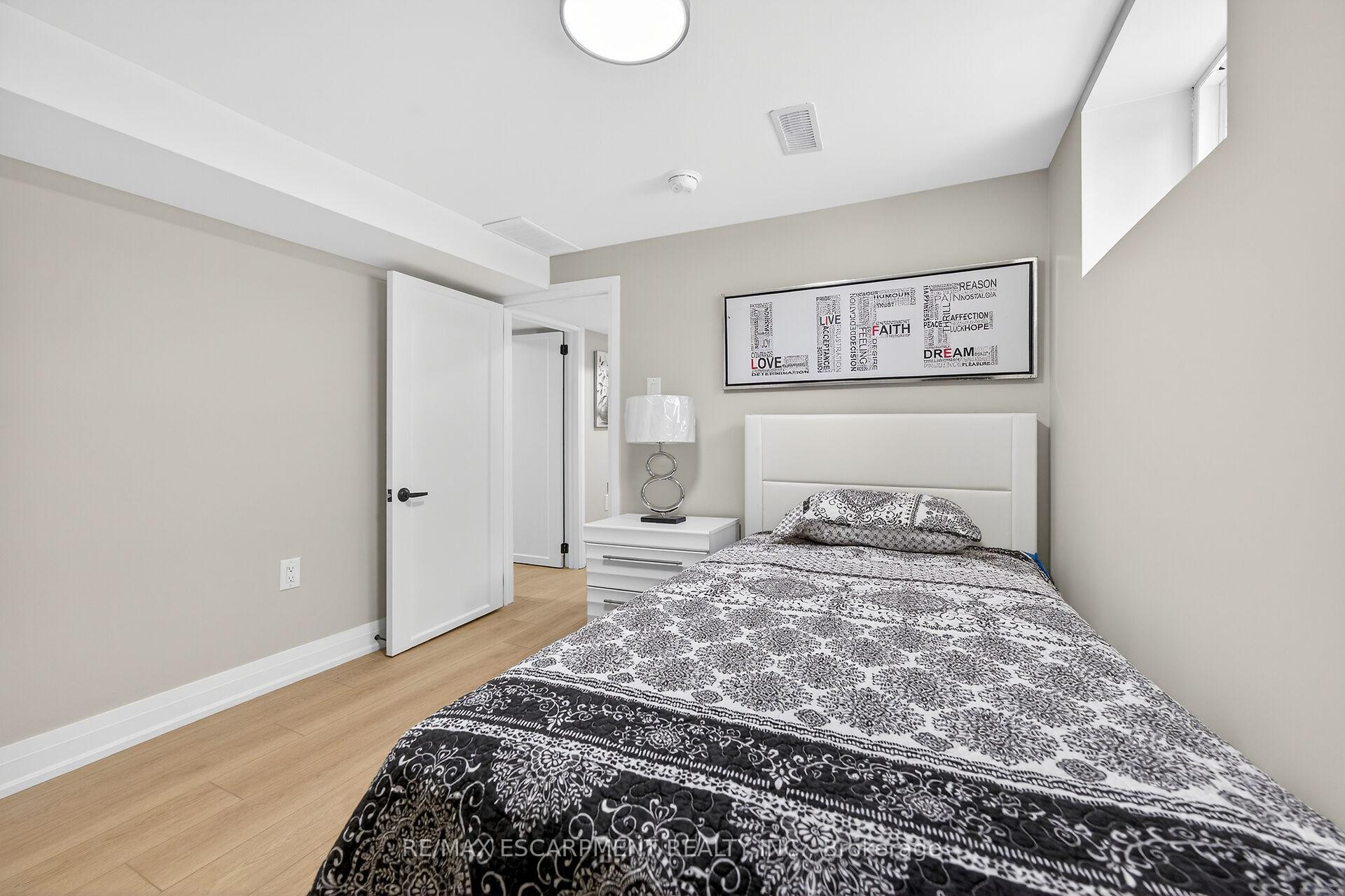 Photo 36 of 257 Broadway Avenue, Hamilton, Ainslie Wood — HOMEH