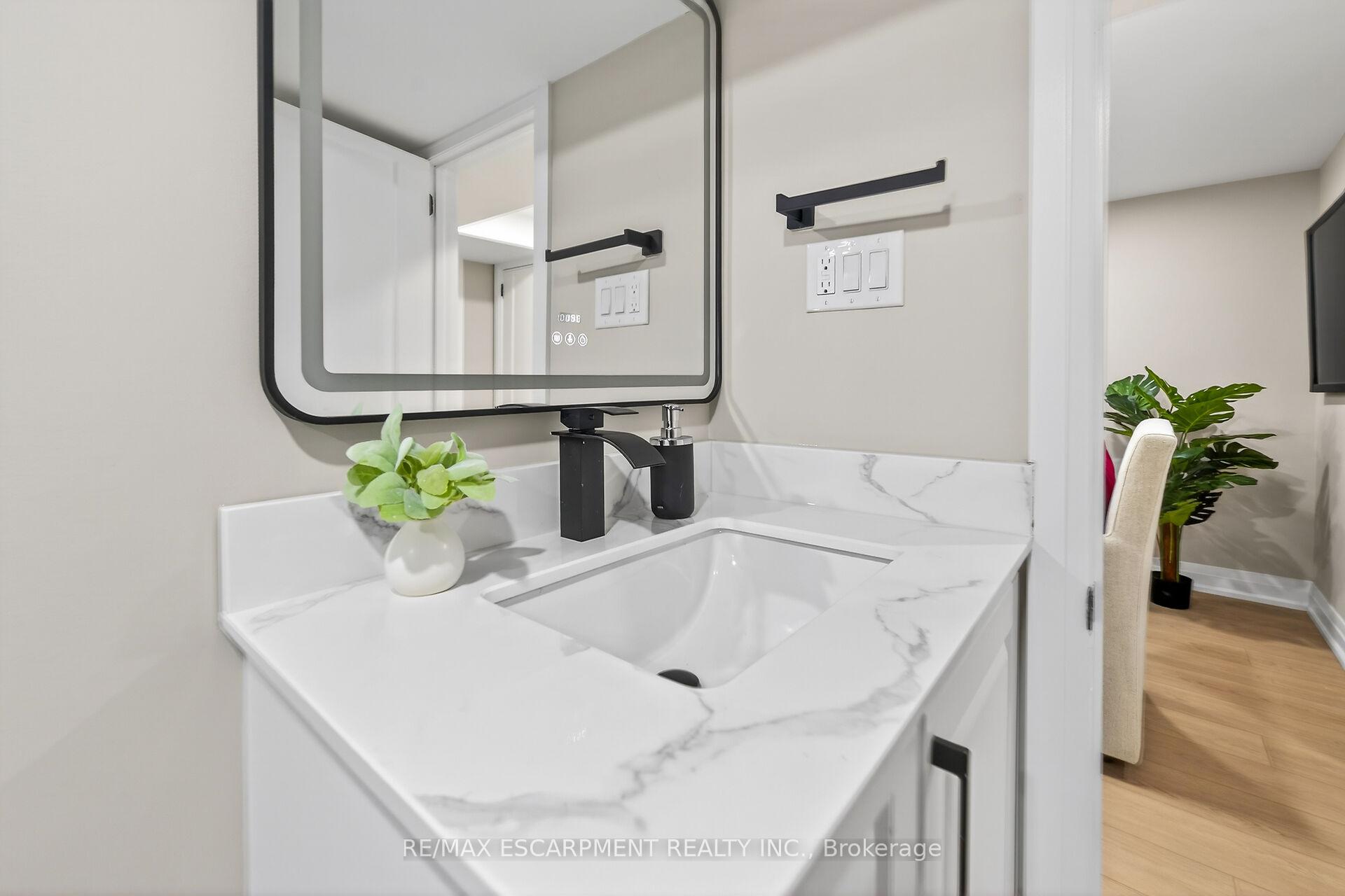 Photo 38 of 257 Broadway Avenue, Hamilton, Ainslie Wood — HOMEH