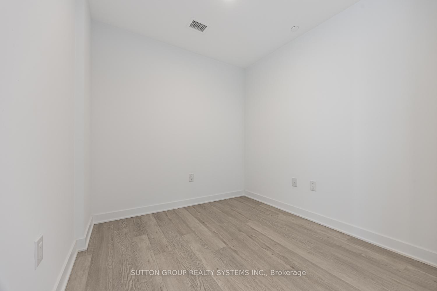 Photo 17 of Unit 916, 2782 Barton Street E, Hamilton, Riverdale — HOMEH