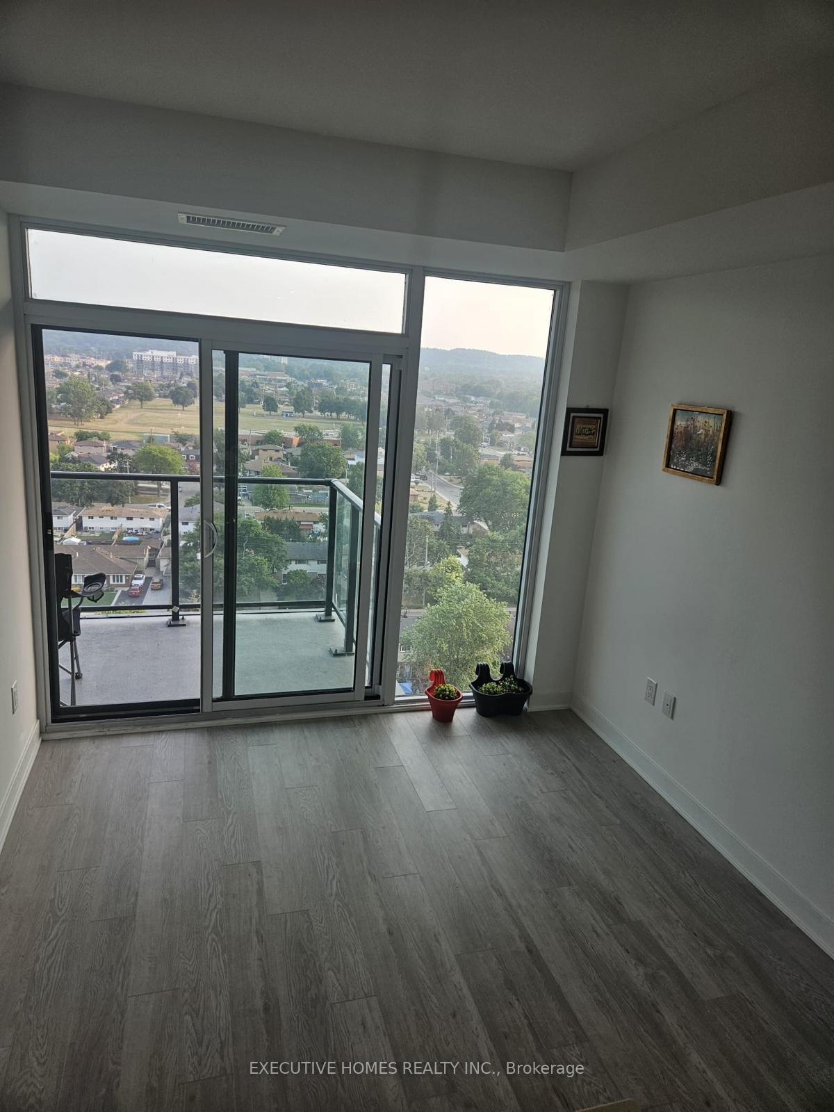 Photo 4 of Unit 1301, 2782 Barton Street, Hamilton, Riverdale — HOMEH