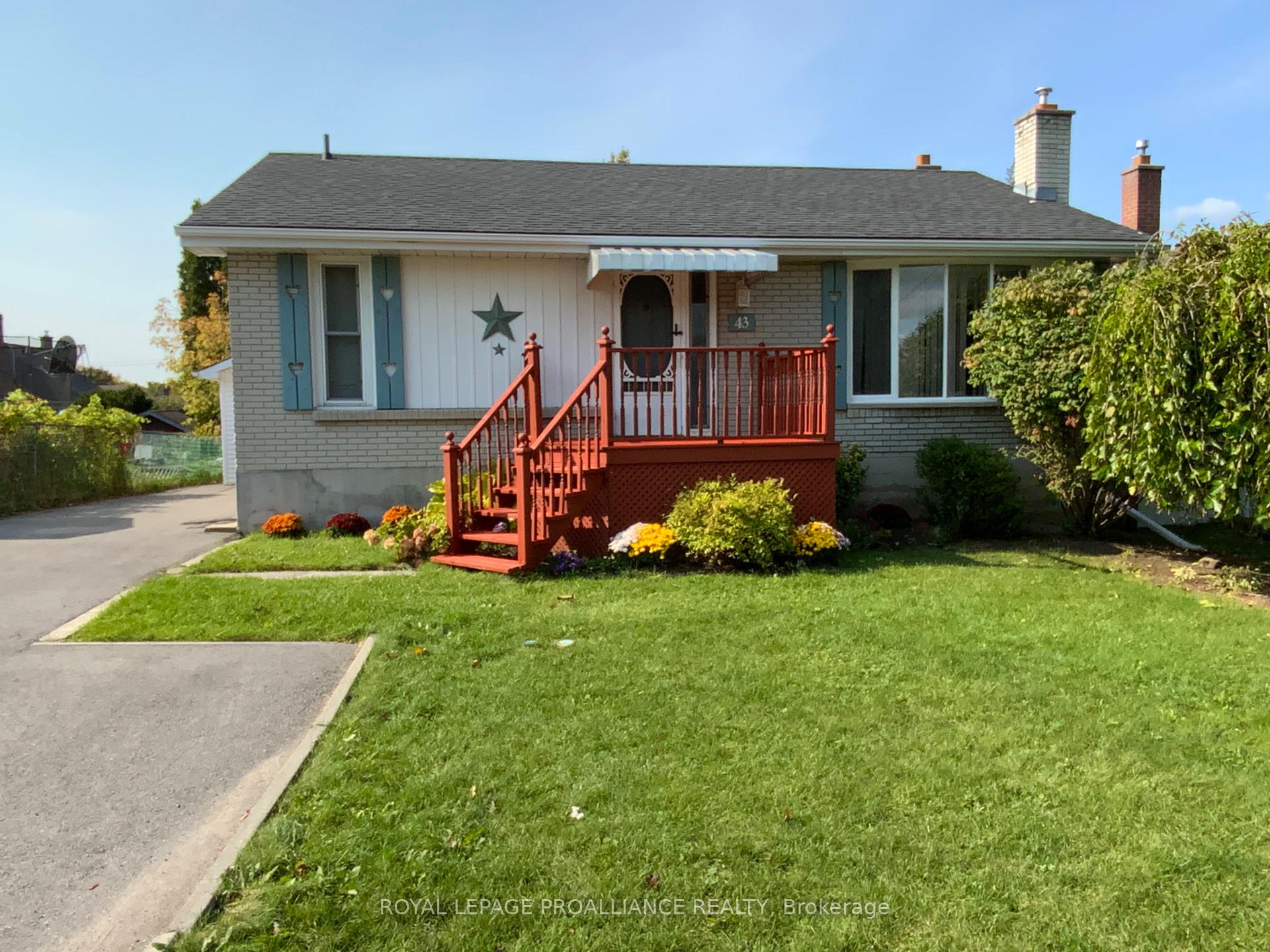 Photo 2 of 43 Bongard Crescent, Belleville, Belleville Ward — HOMEH
