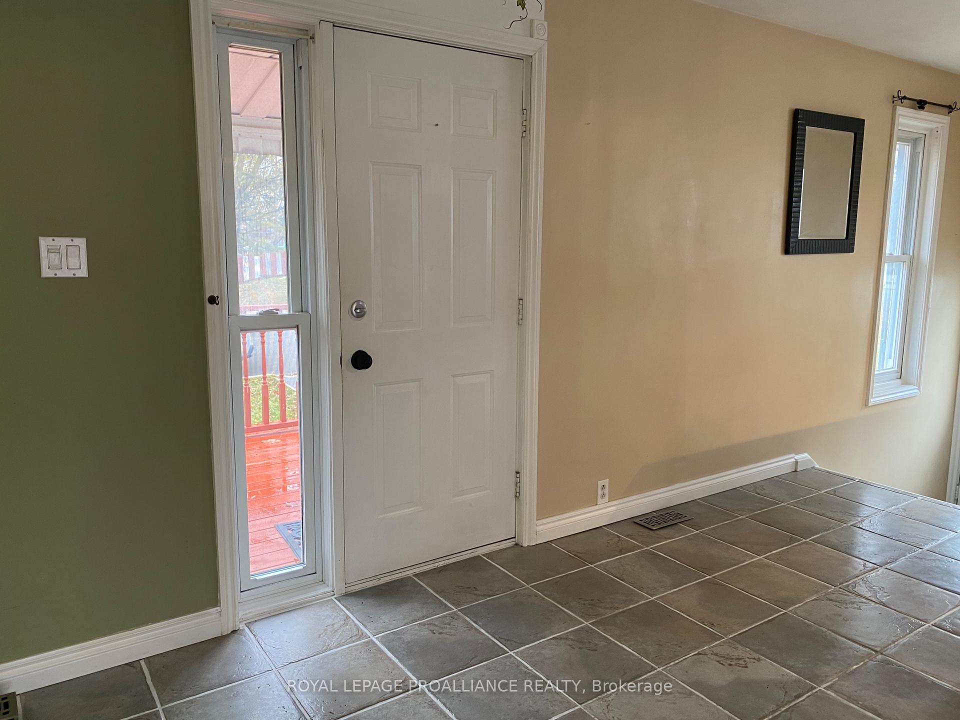 Photo 3 of 43 Bongard Crescent, Belleville, Belleville Ward — HOMEH