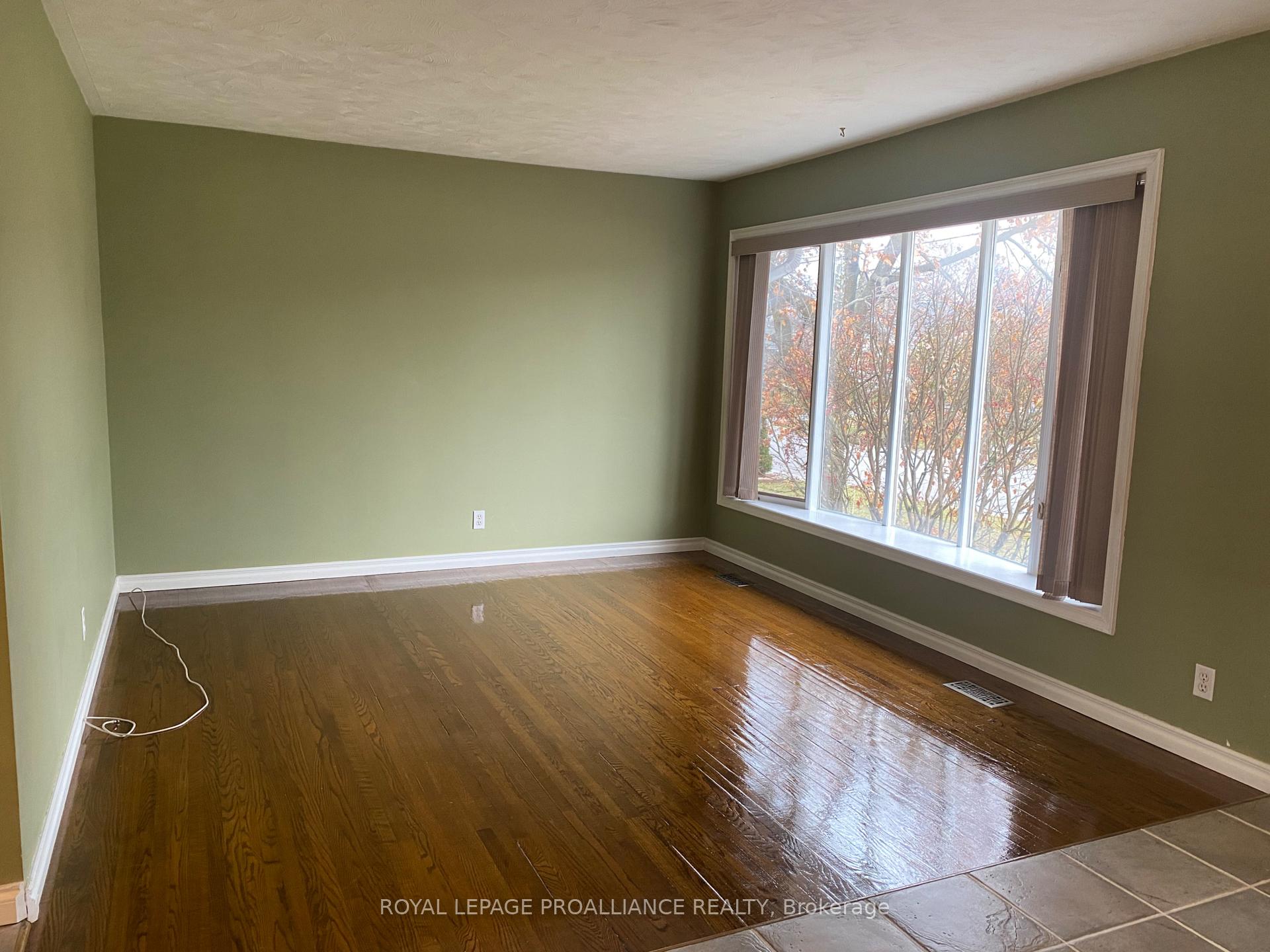 Photo 7 of 43 Bongard Crescent, Belleville, Belleville Ward — HOMEH