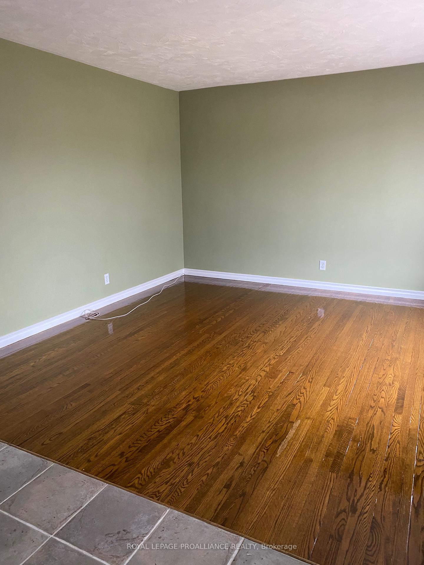 Photo 8 of 43 Bongard Crescent, Belleville, Belleville Ward — HOMEH