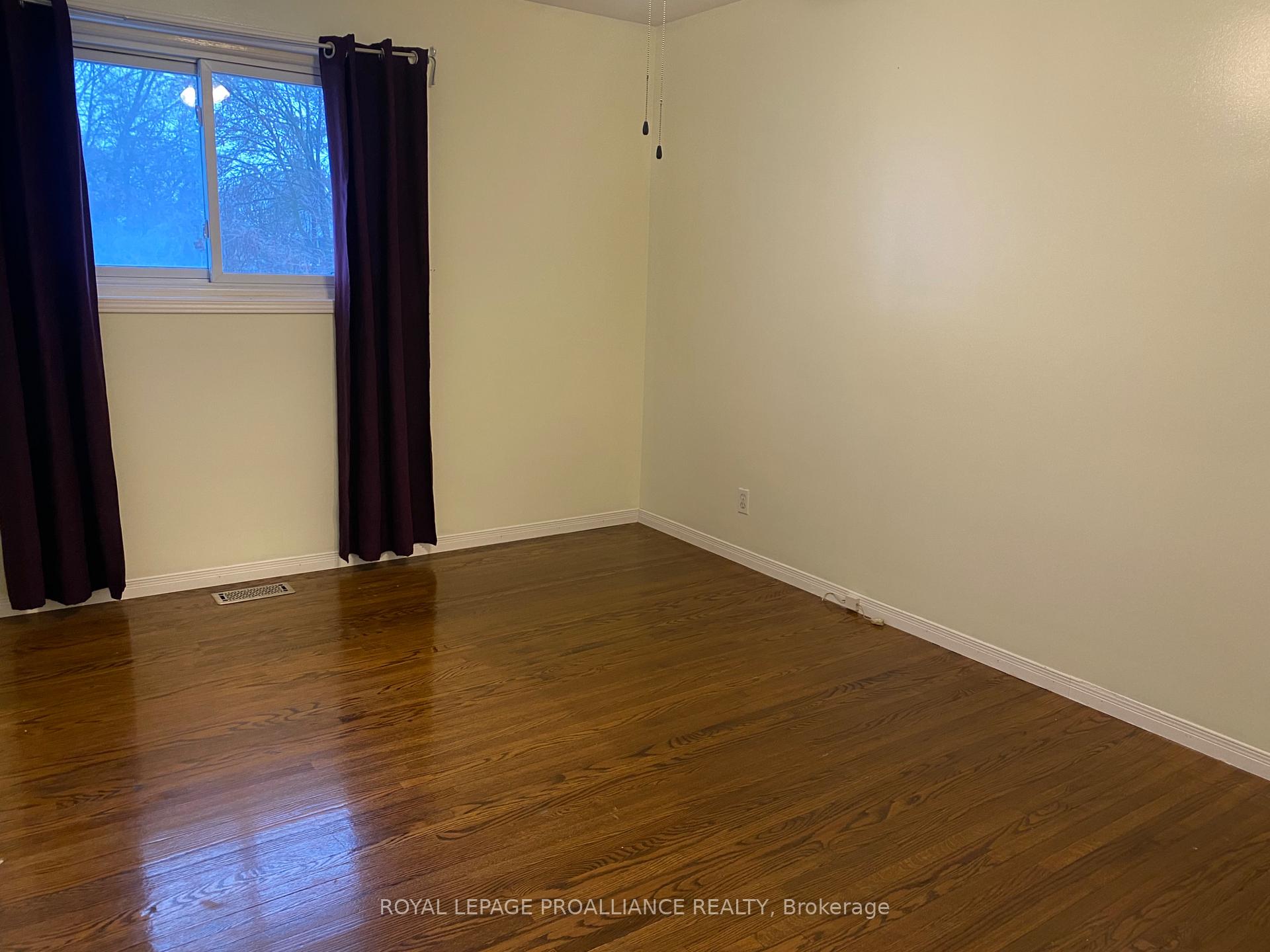 Photo 10 of 43 Bongard Crescent, Belleville, Belleville Ward — HOMEH