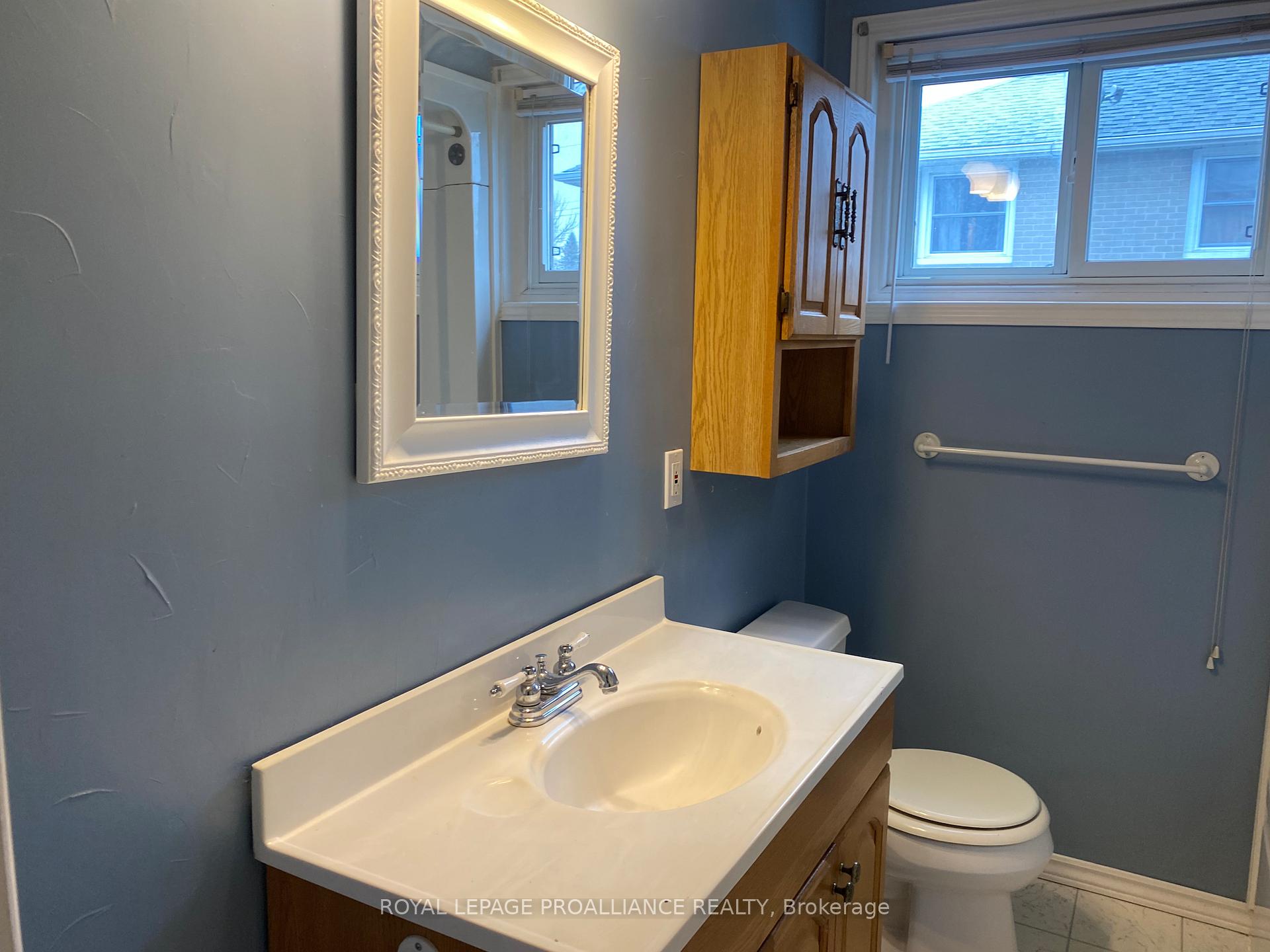 Photo 14 of 43 Bongard Crescent, Belleville, Belleville Ward — HOMEH