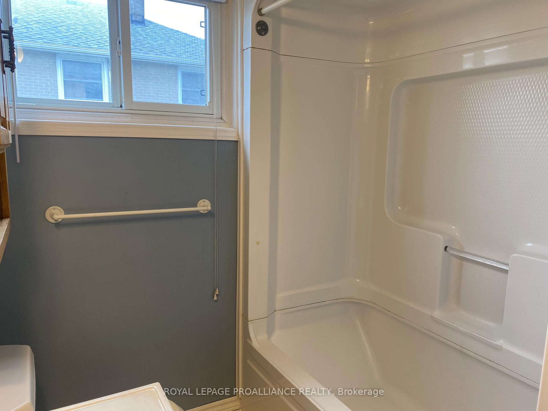 Photo 15 of 43 Bongard Crescent, Belleville, Belleville Ward — HOMEH